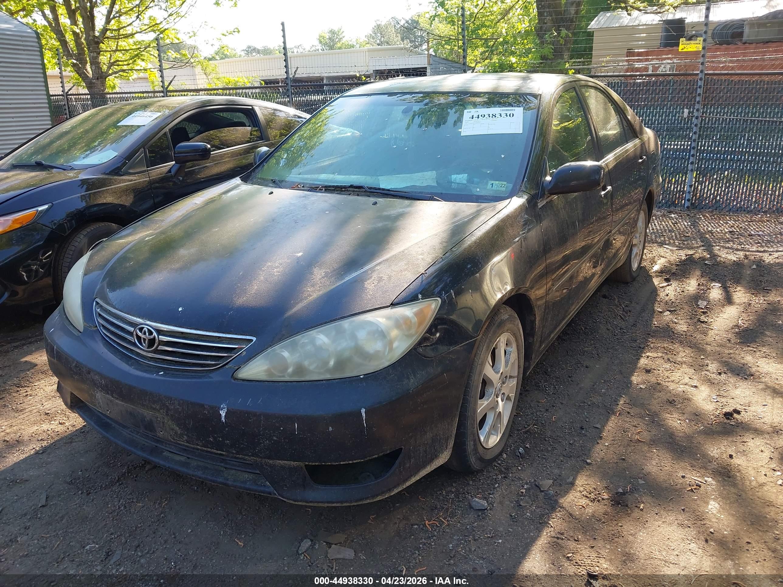 TOYOTA CAMRY image 2
