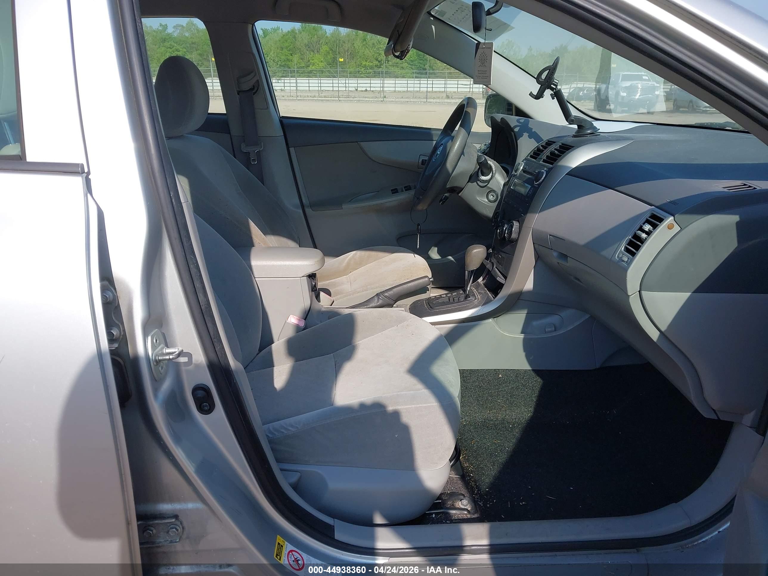 TOYOTA COROLLA image 5