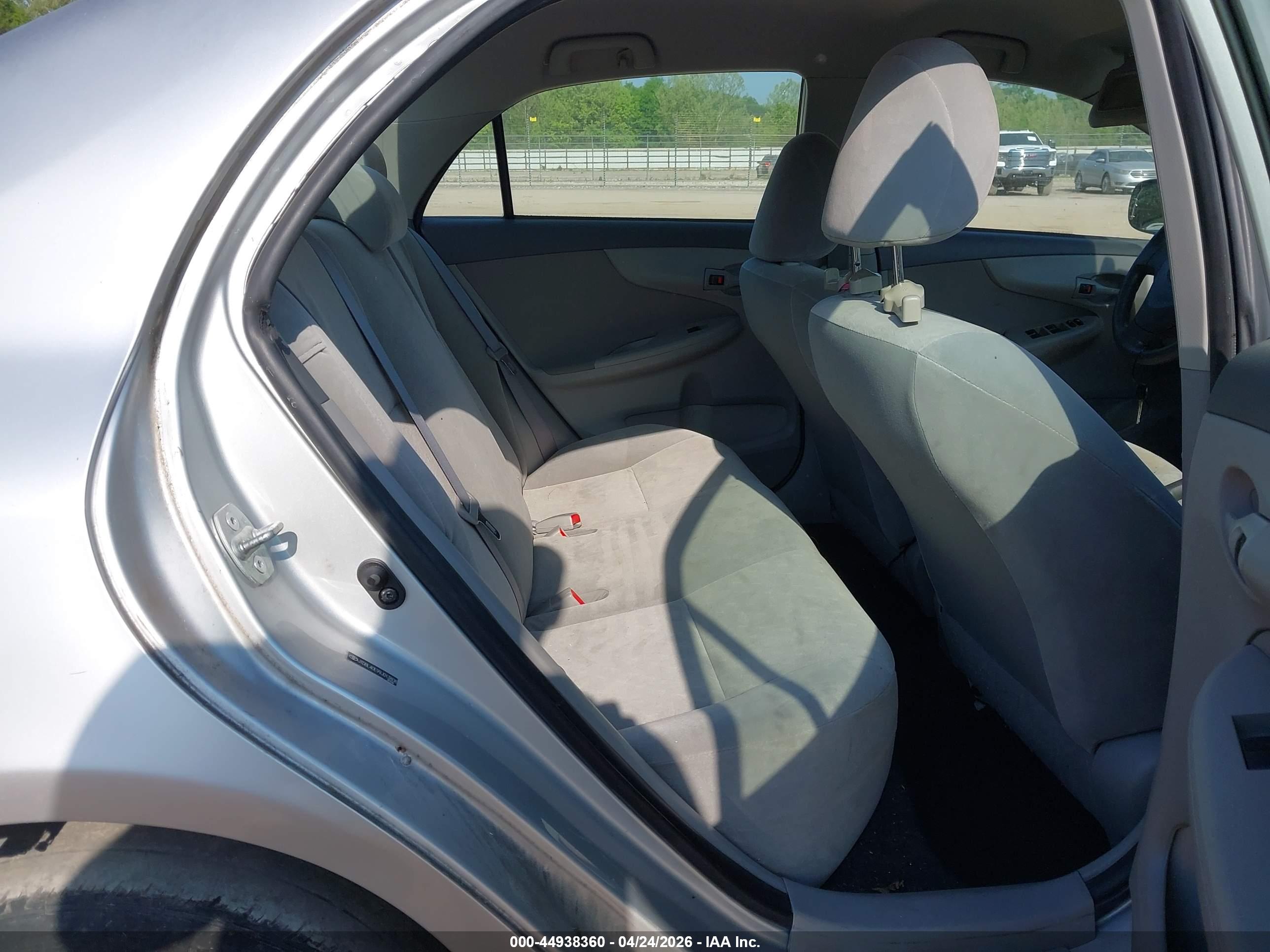 TOYOTA COROLLA image 8