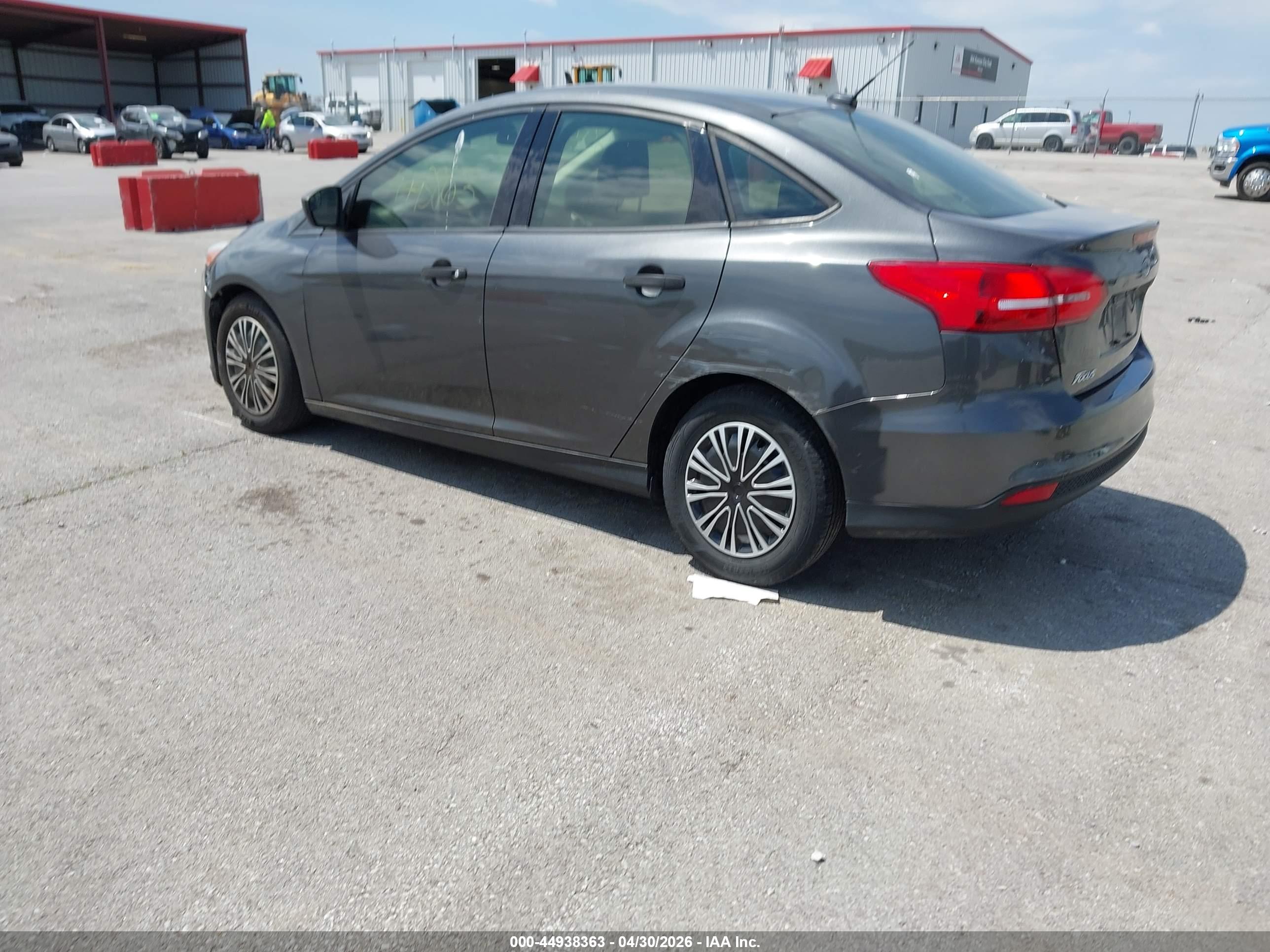 FORD FOCUS image 3