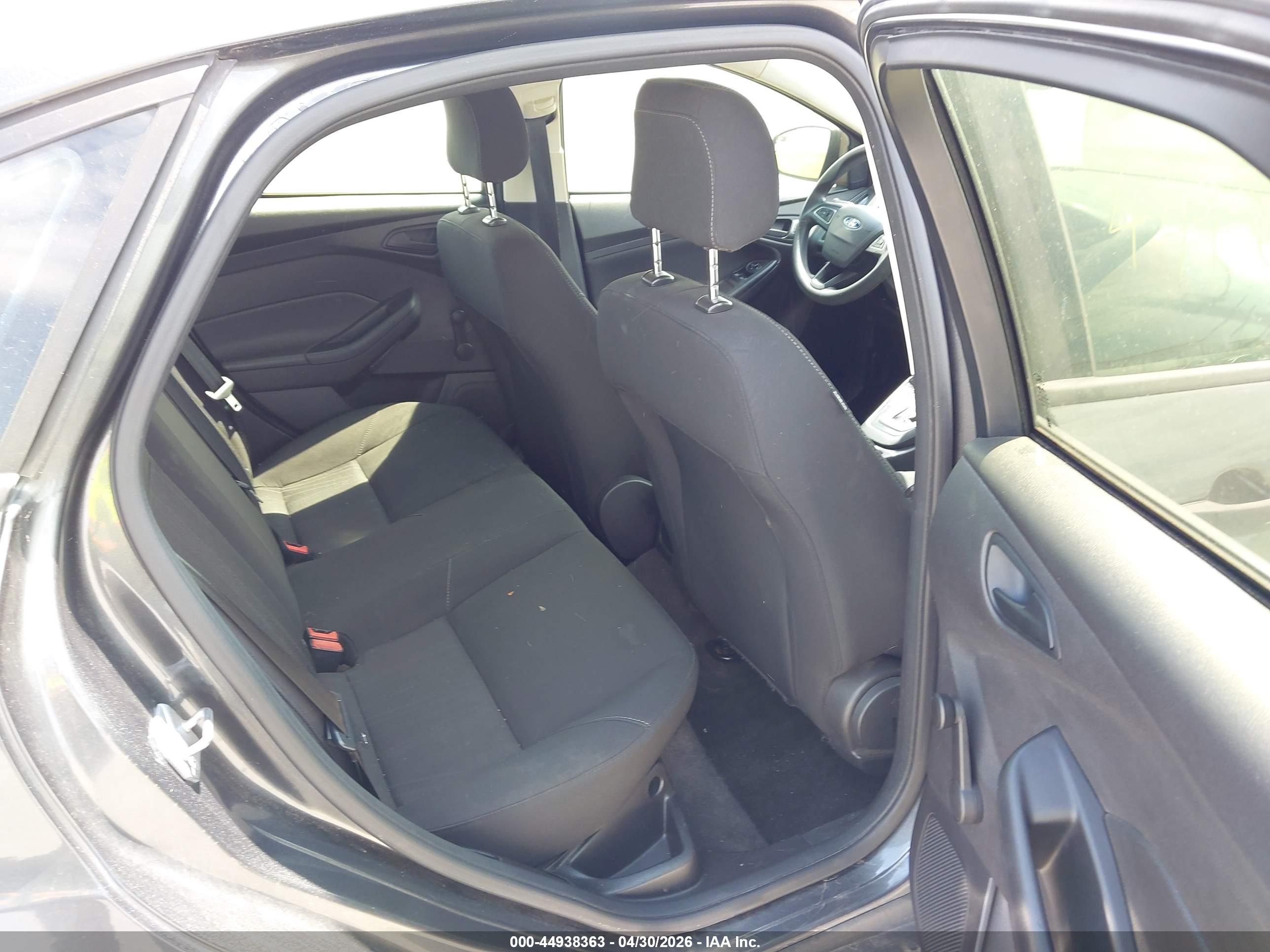 FORD FOCUS image 8