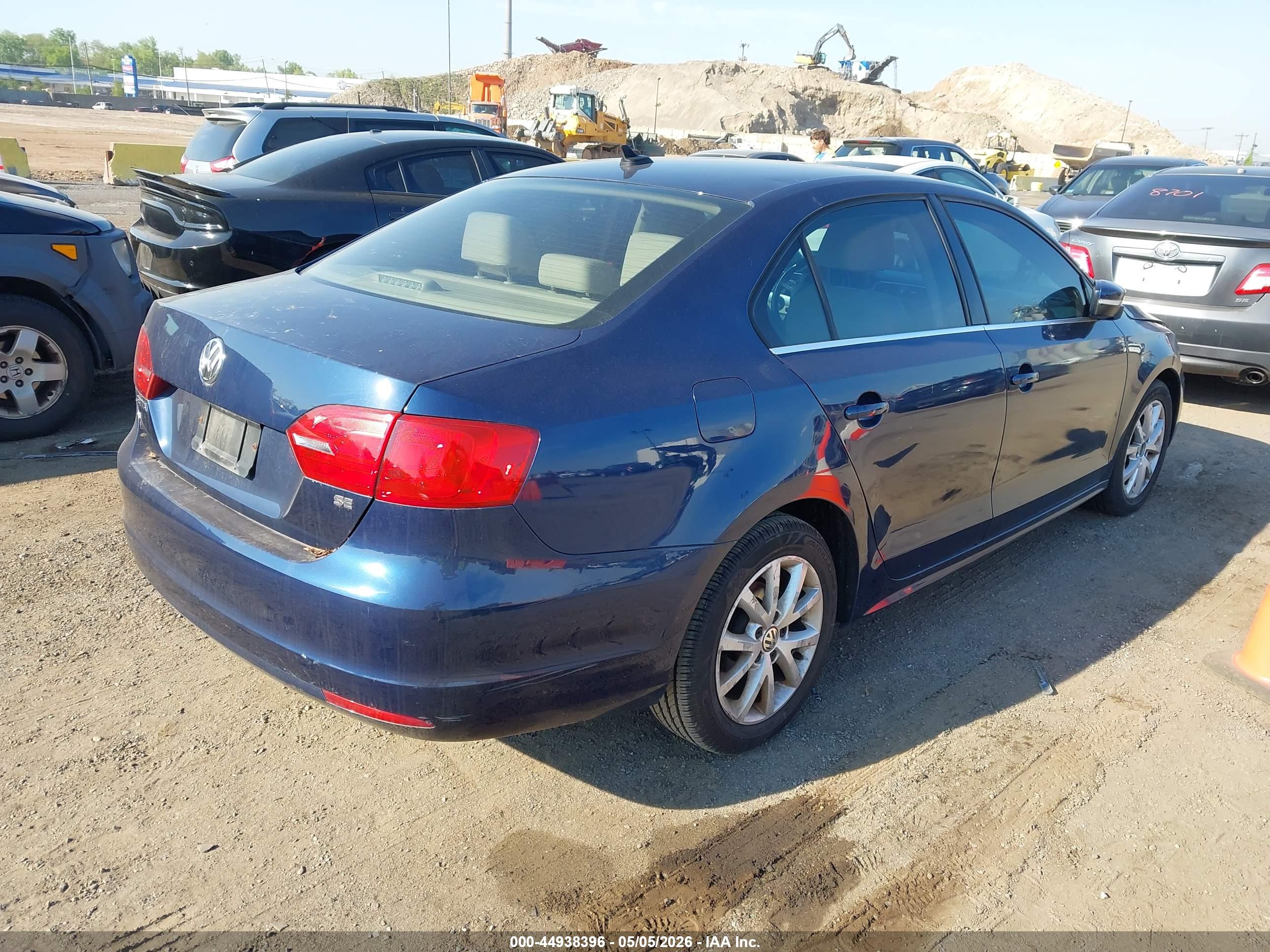 VOLKSWAGEN JETTA image 4
