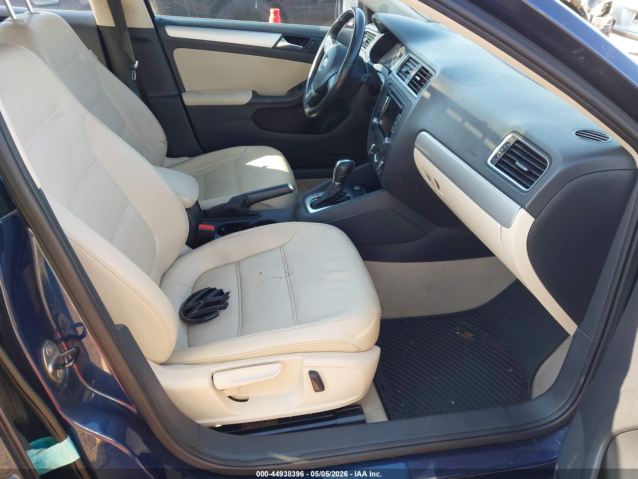 VOLKSWAGEN JETTA image 5