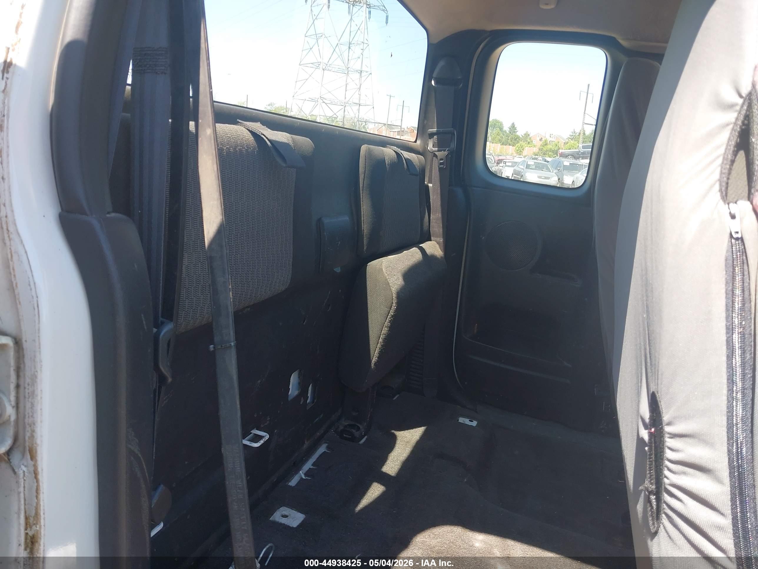 CHEVROLET COLORADO image 8