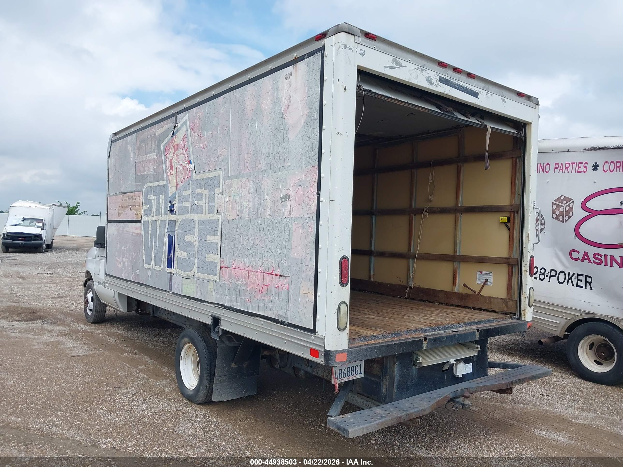 FORD E-350 image 3