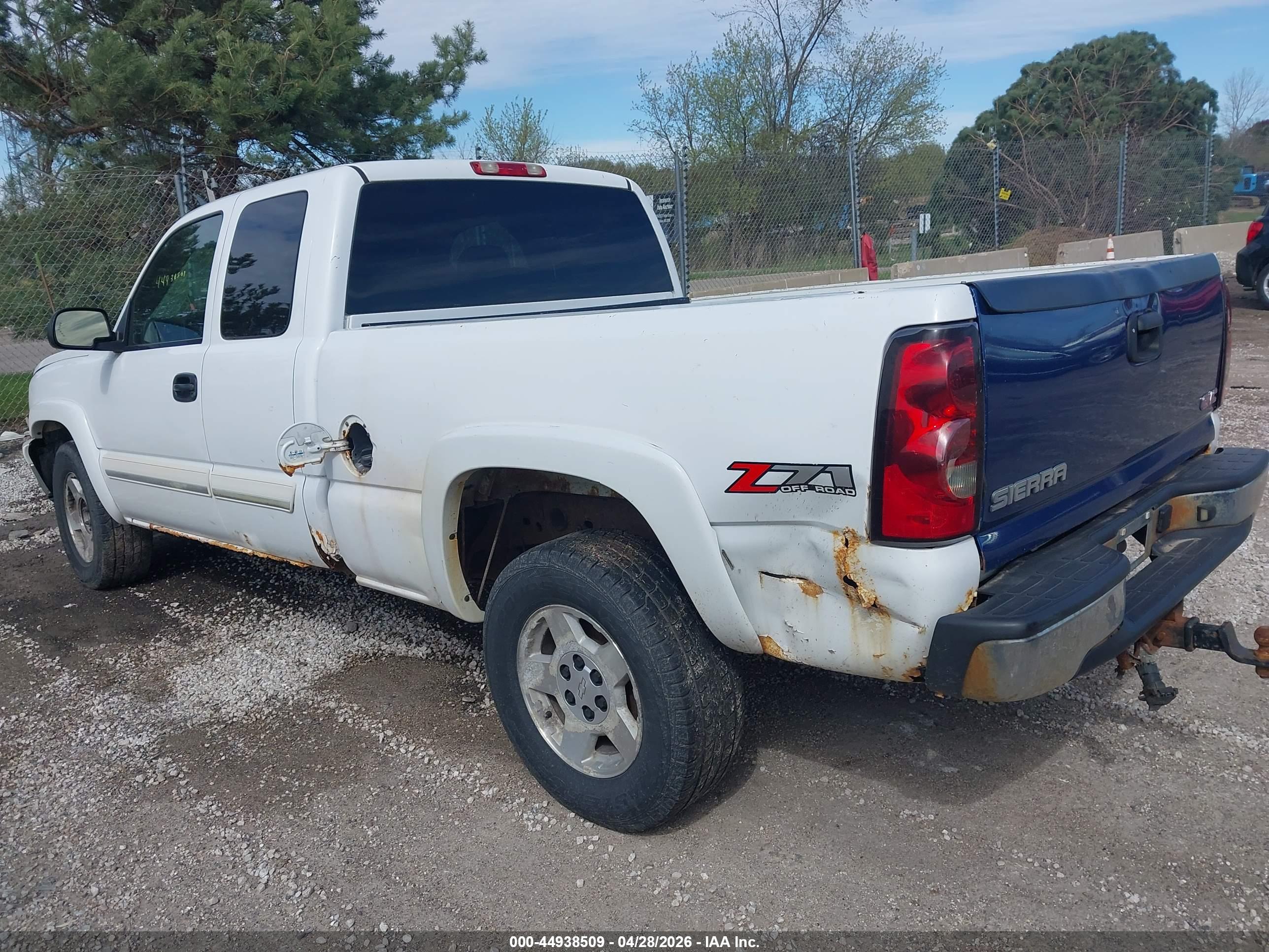 CHEVROLET SILVERADO image 3