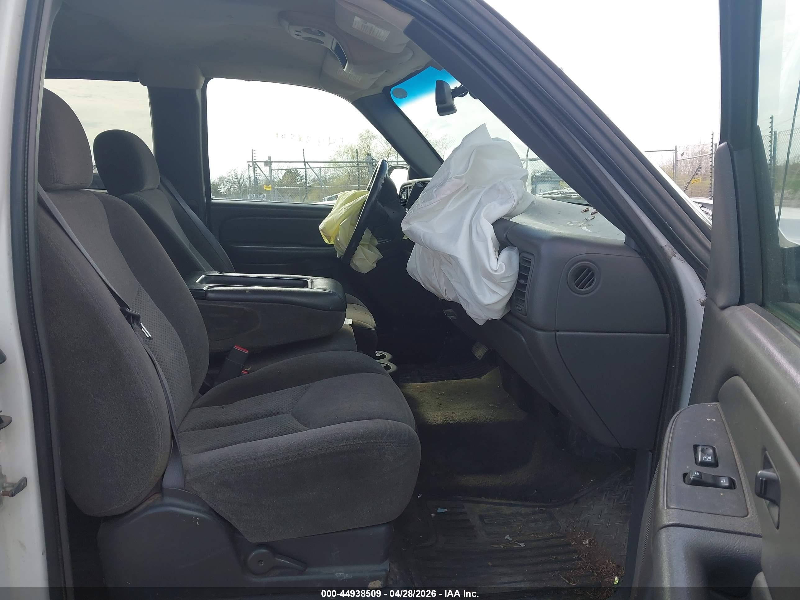 CHEVROLET SILVERADO image 5