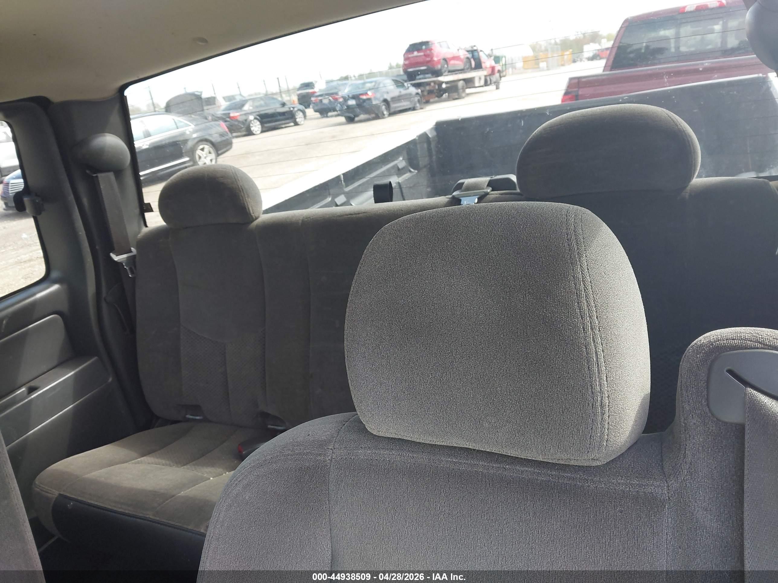 CHEVROLET SILVERADO image 8