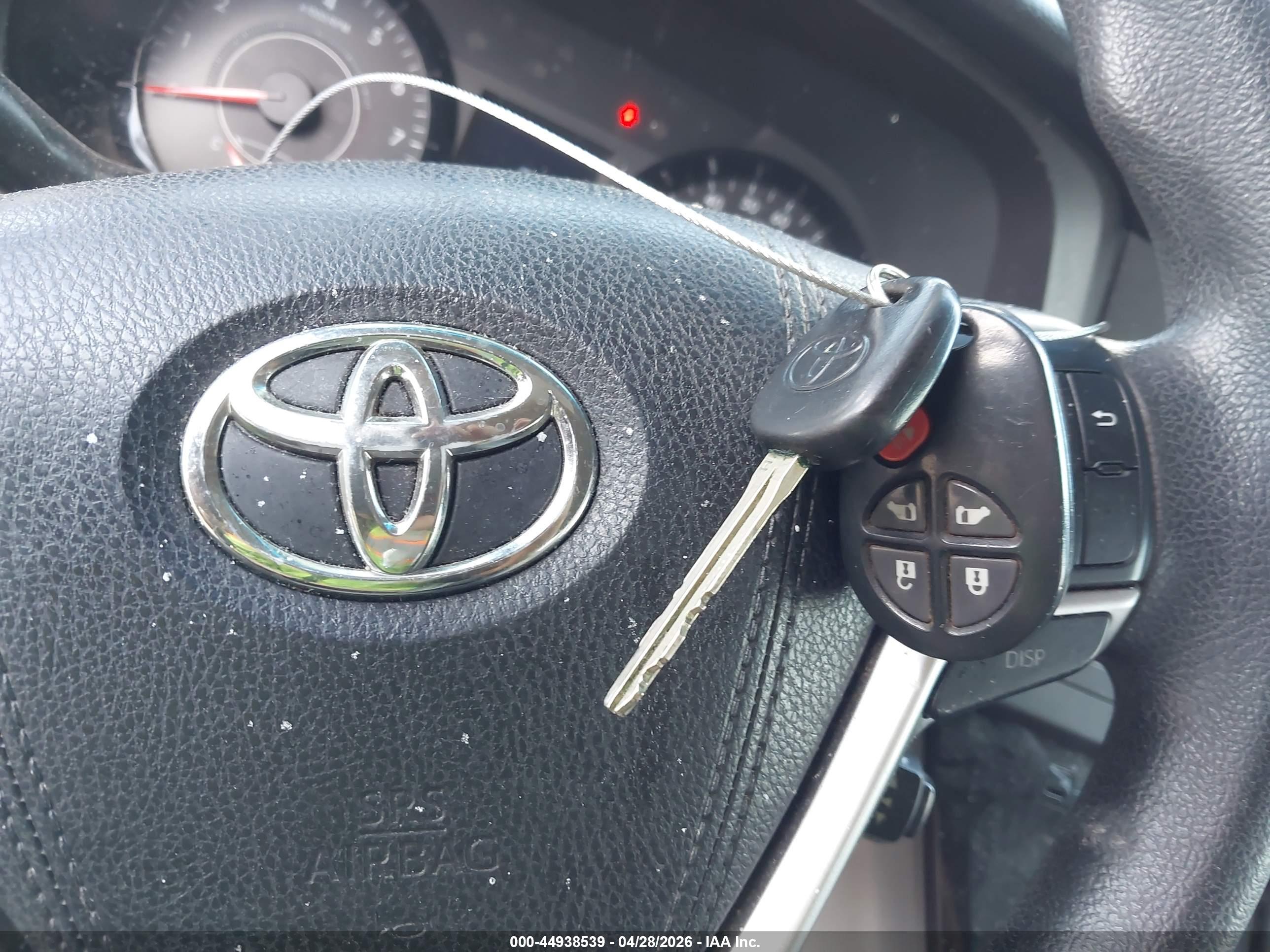 TOYOTA SIENNA image 11