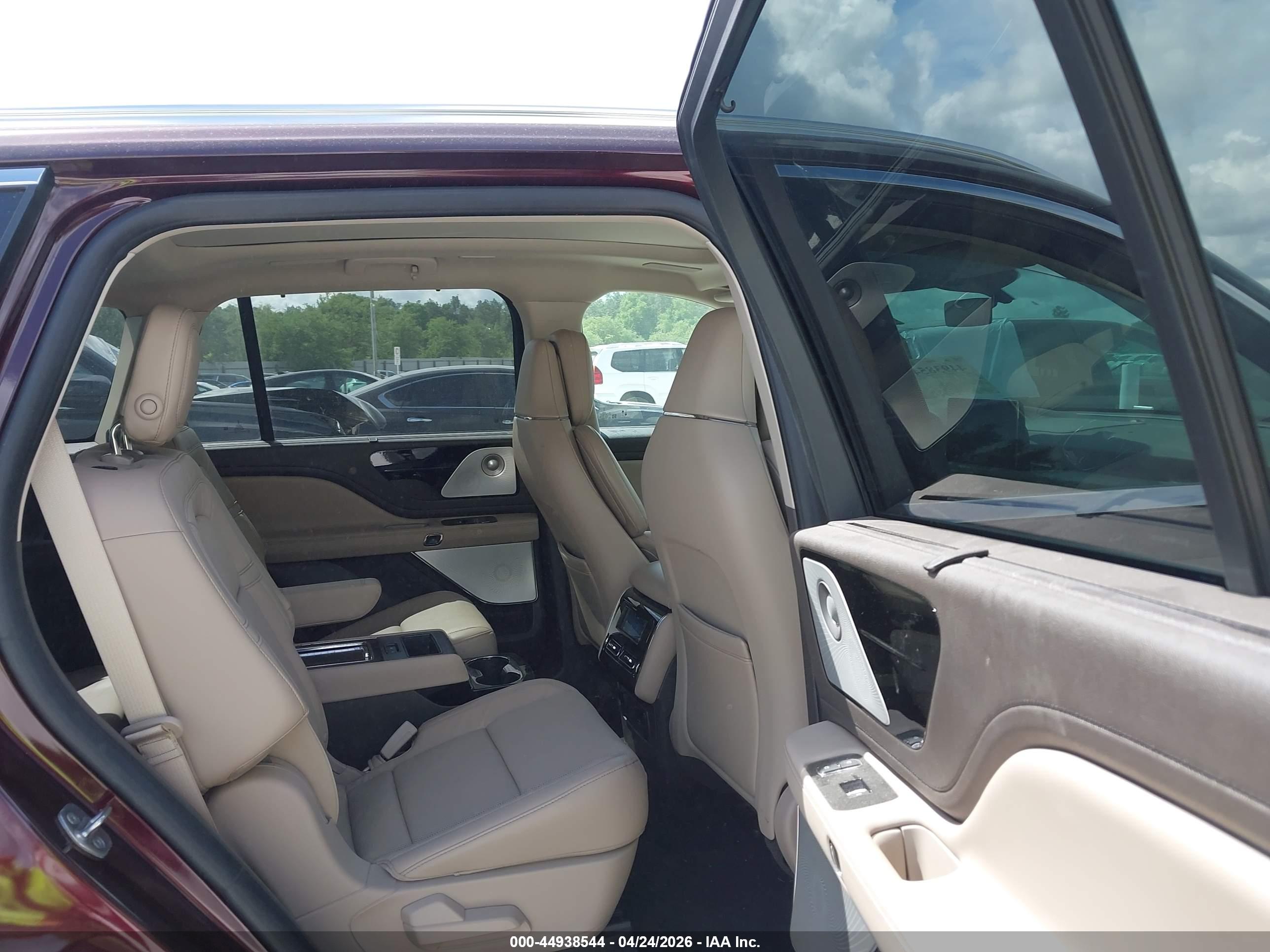LINCOLN AVIATOR image 8