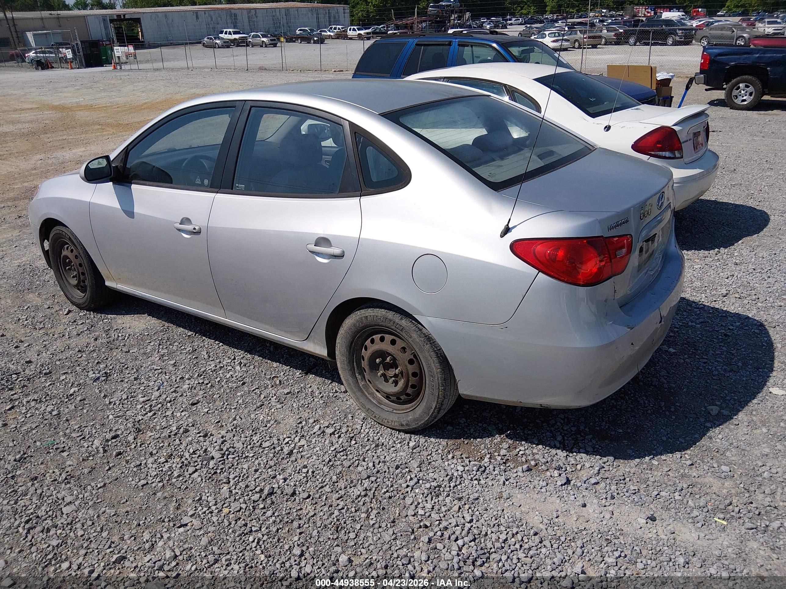 HYUNDAI ELANTRA image 3