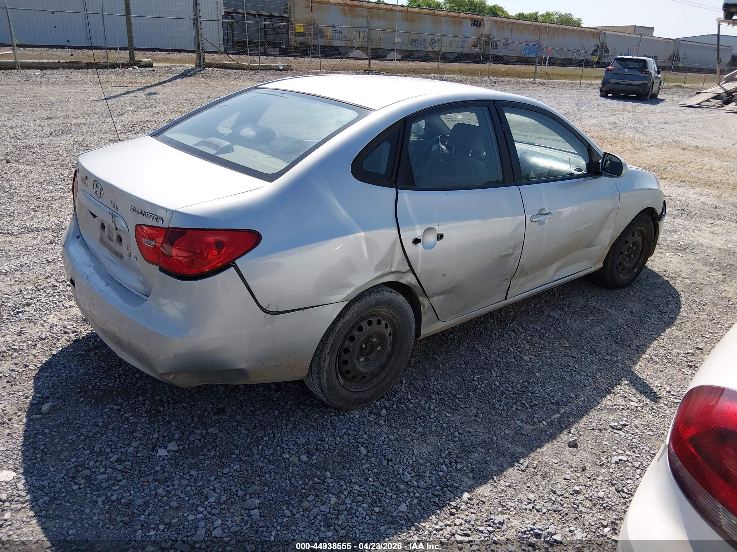 HYUNDAI ELANTRA image 4