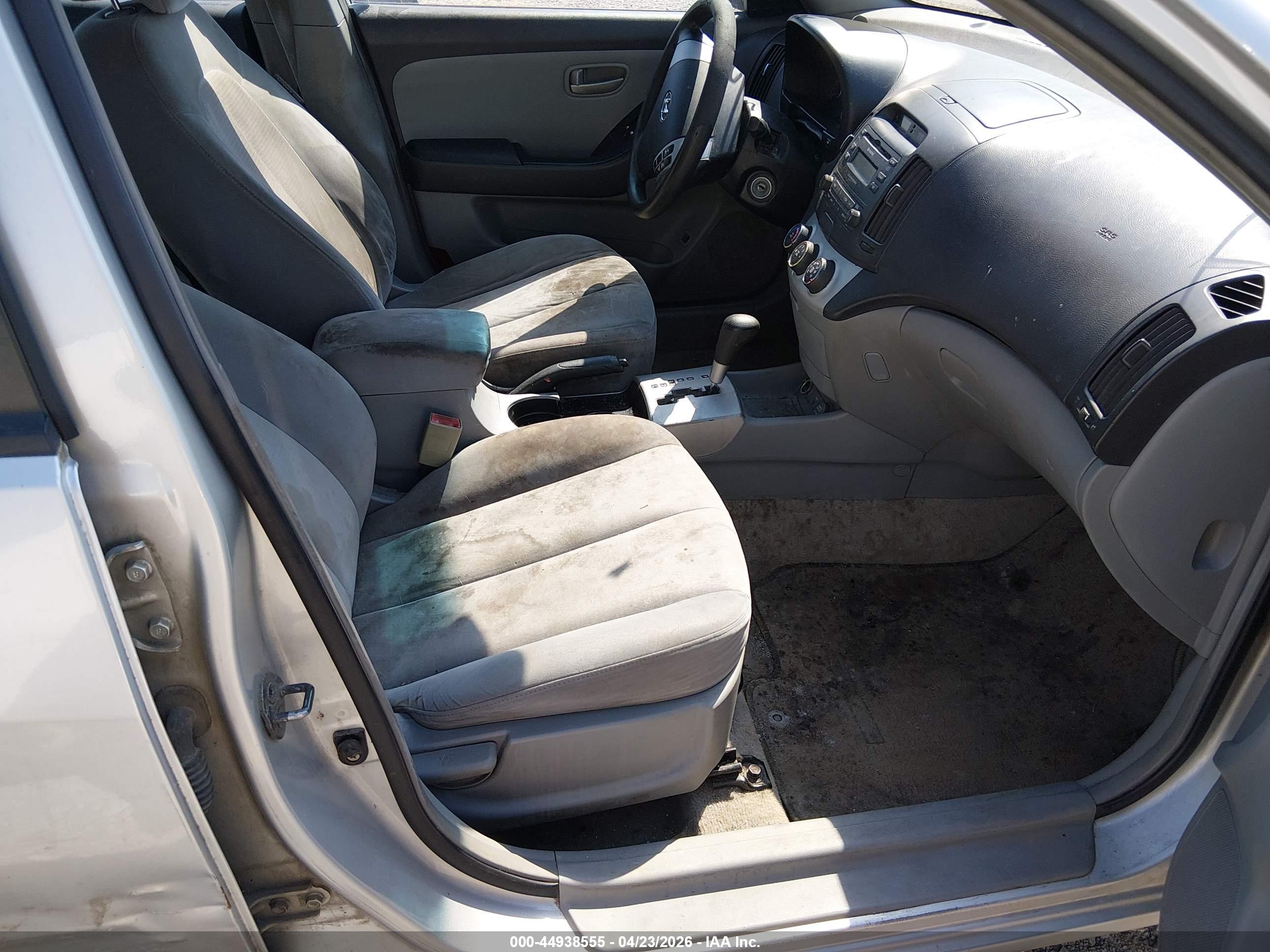 HYUNDAI ELANTRA image 5