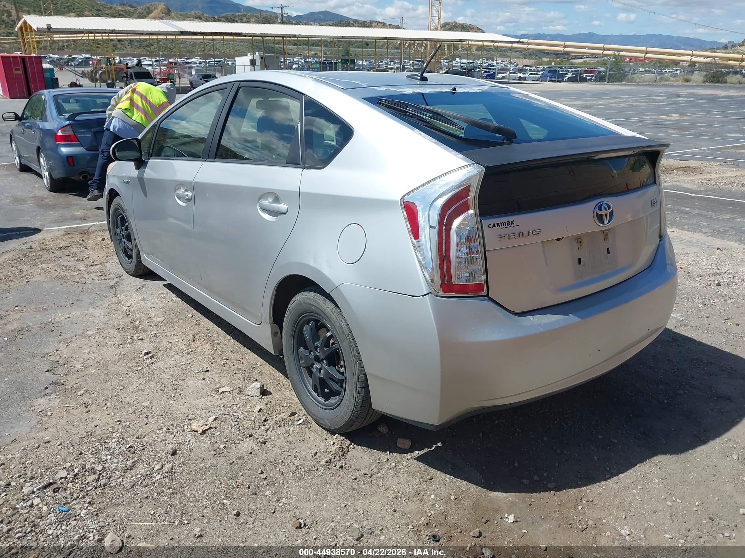TOYOTA PRIUS image 3