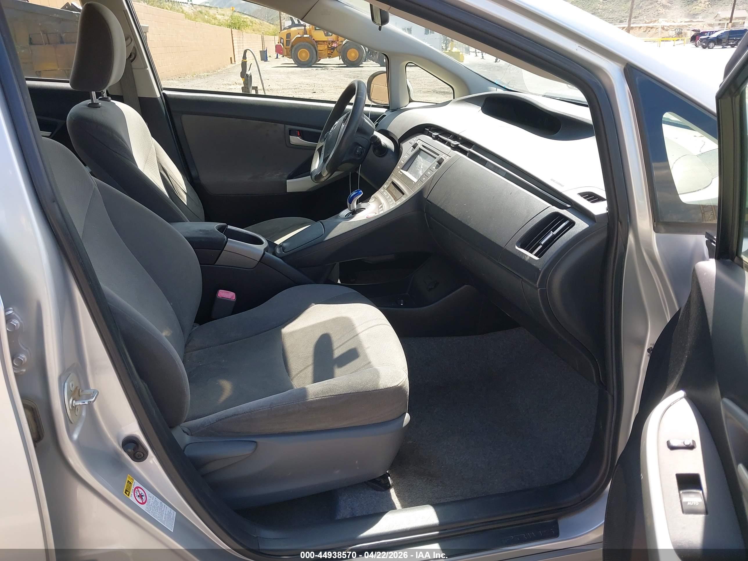 TOYOTA PRIUS image 5