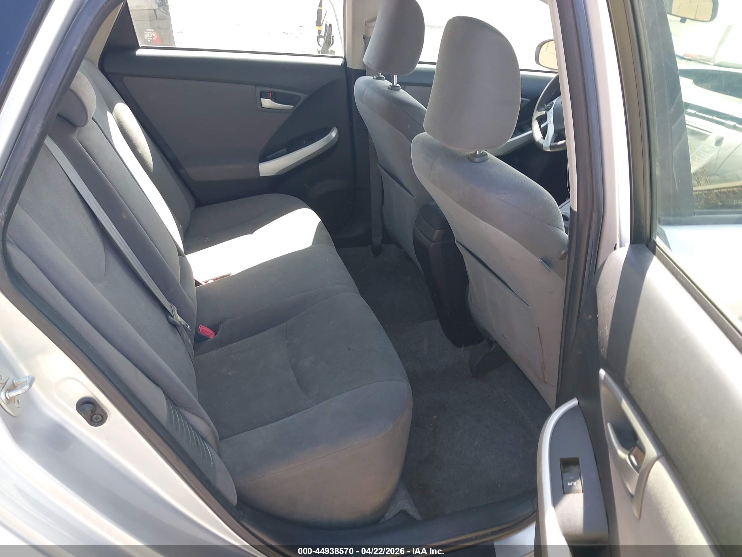 TOYOTA PRIUS image 8