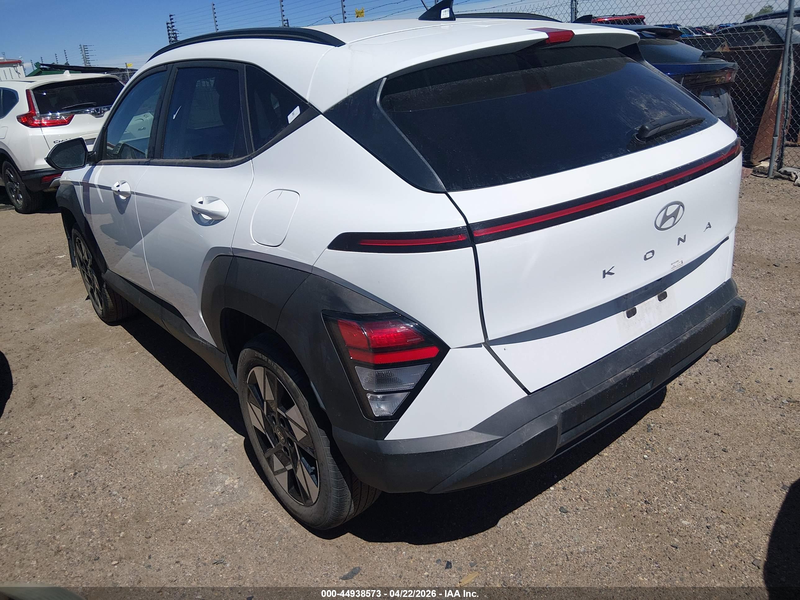 HYUNDAI KONA image 3