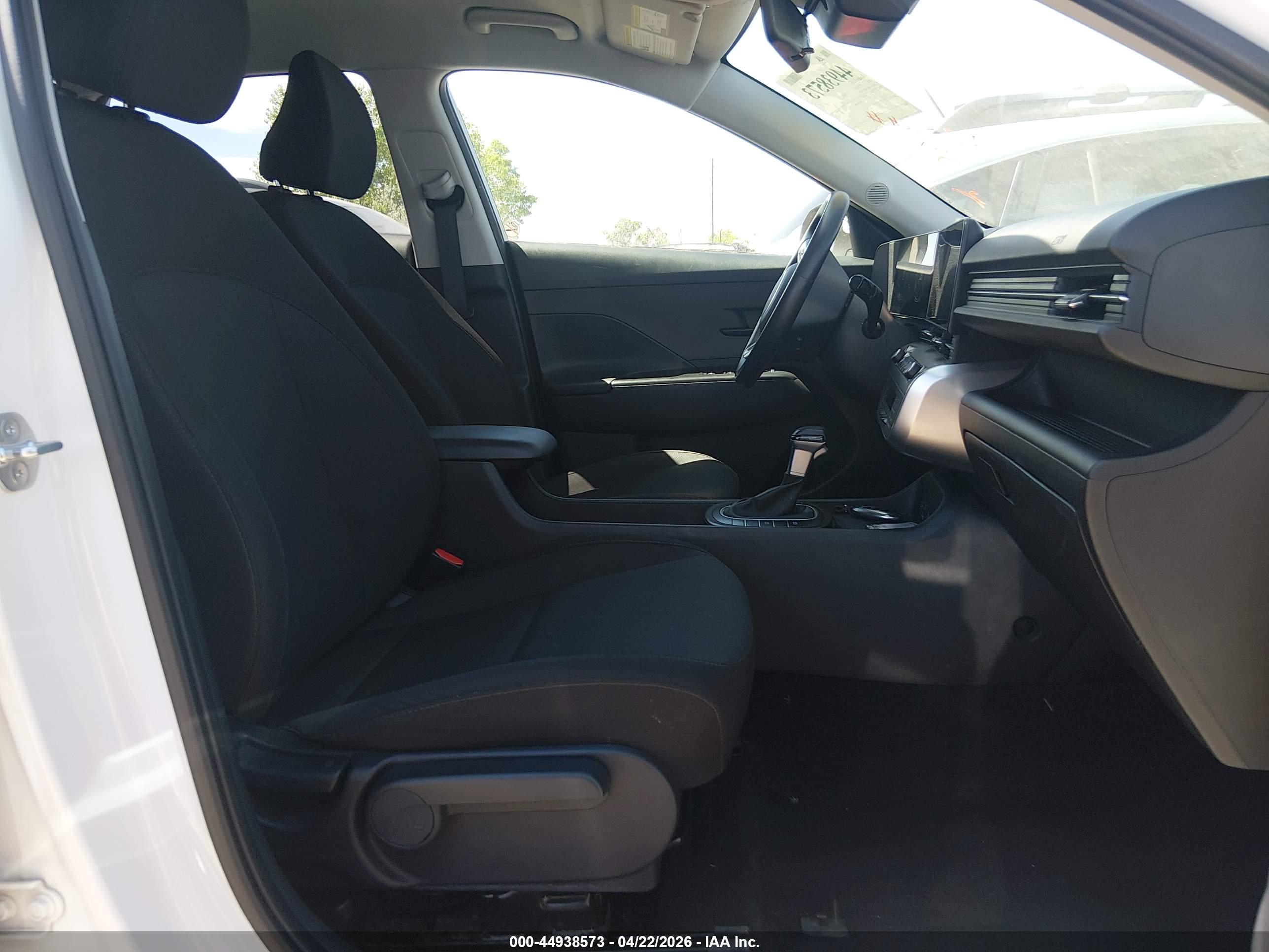 HYUNDAI KONA image 5
