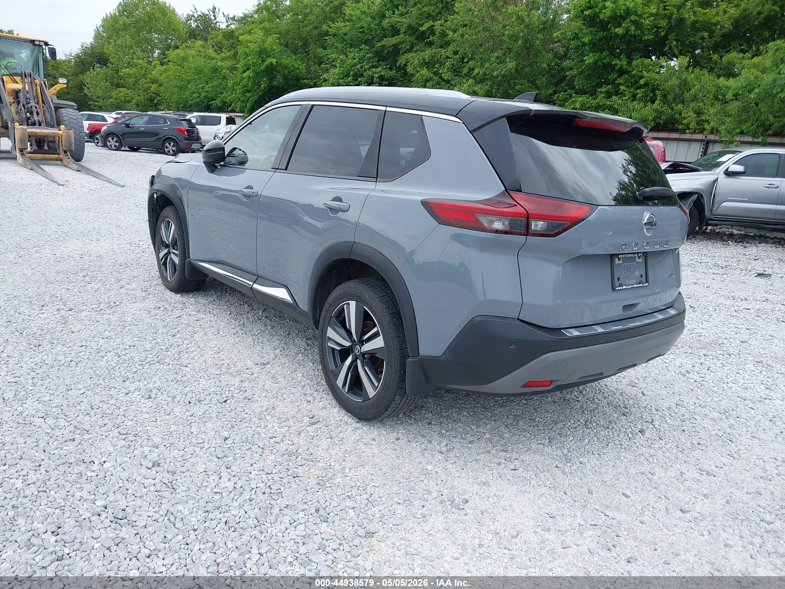 NISSAN ROGUE image 3
