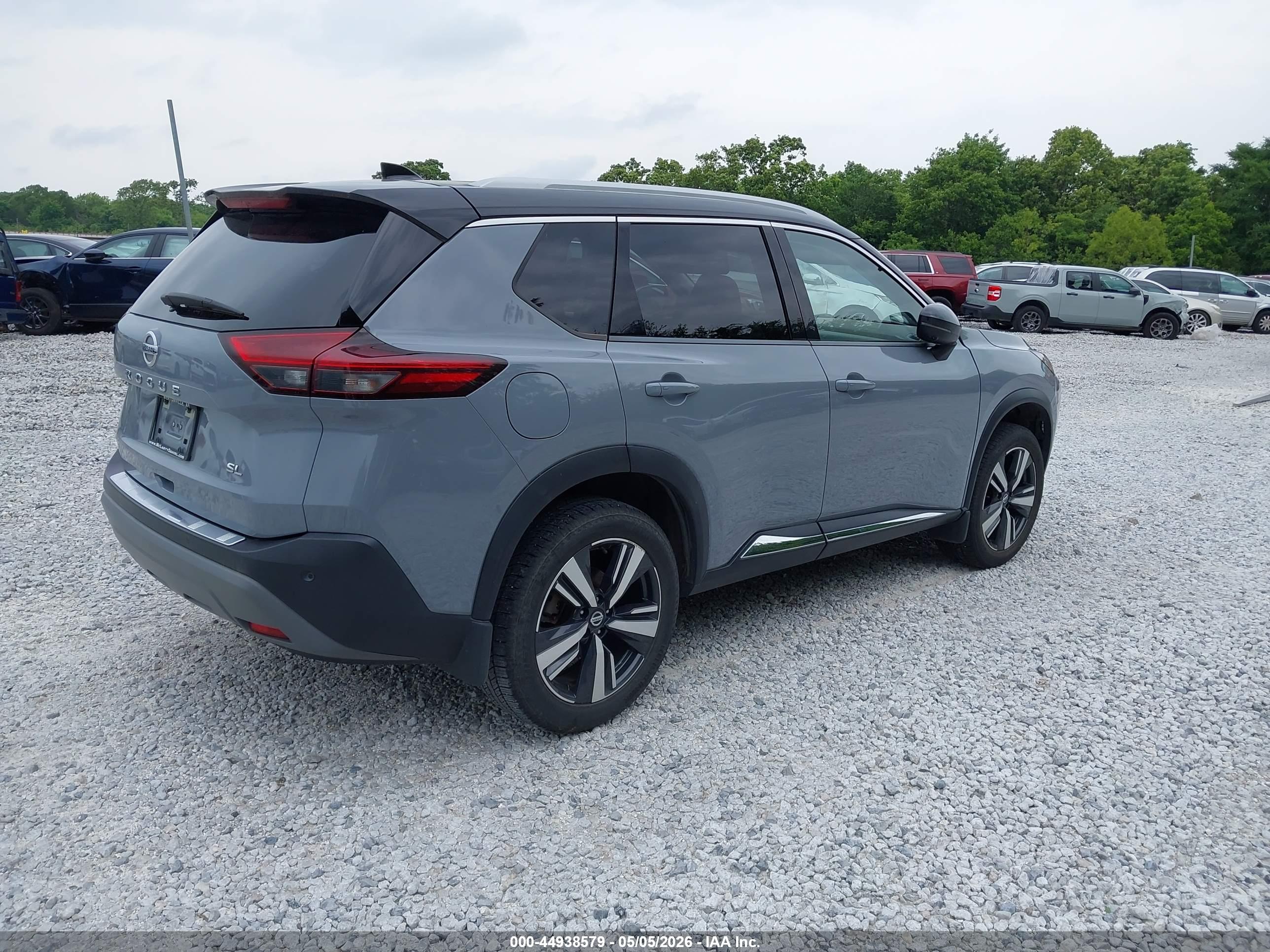 NISSAN ROGUE image 4