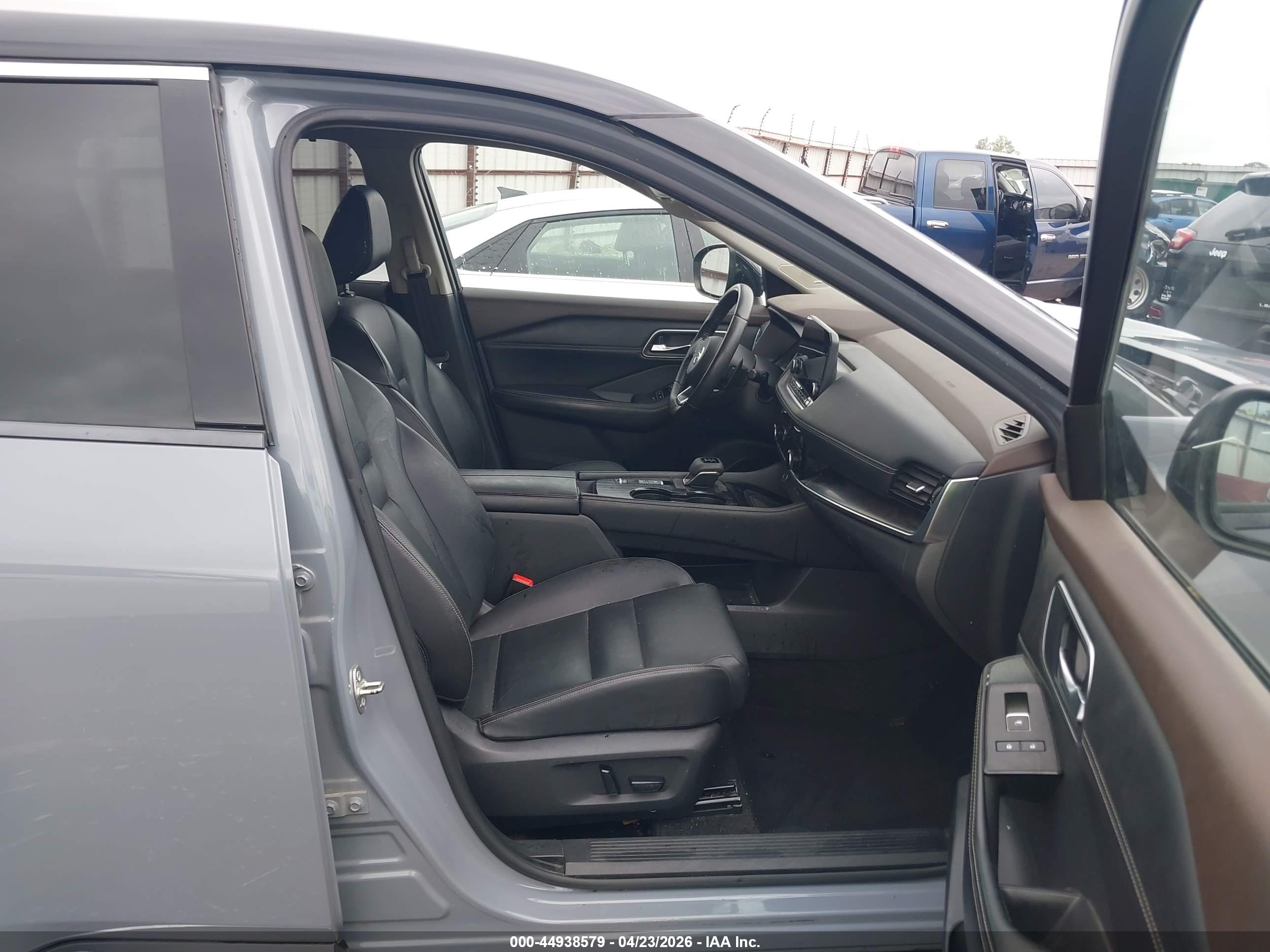 NISSAN ROGUE image 5