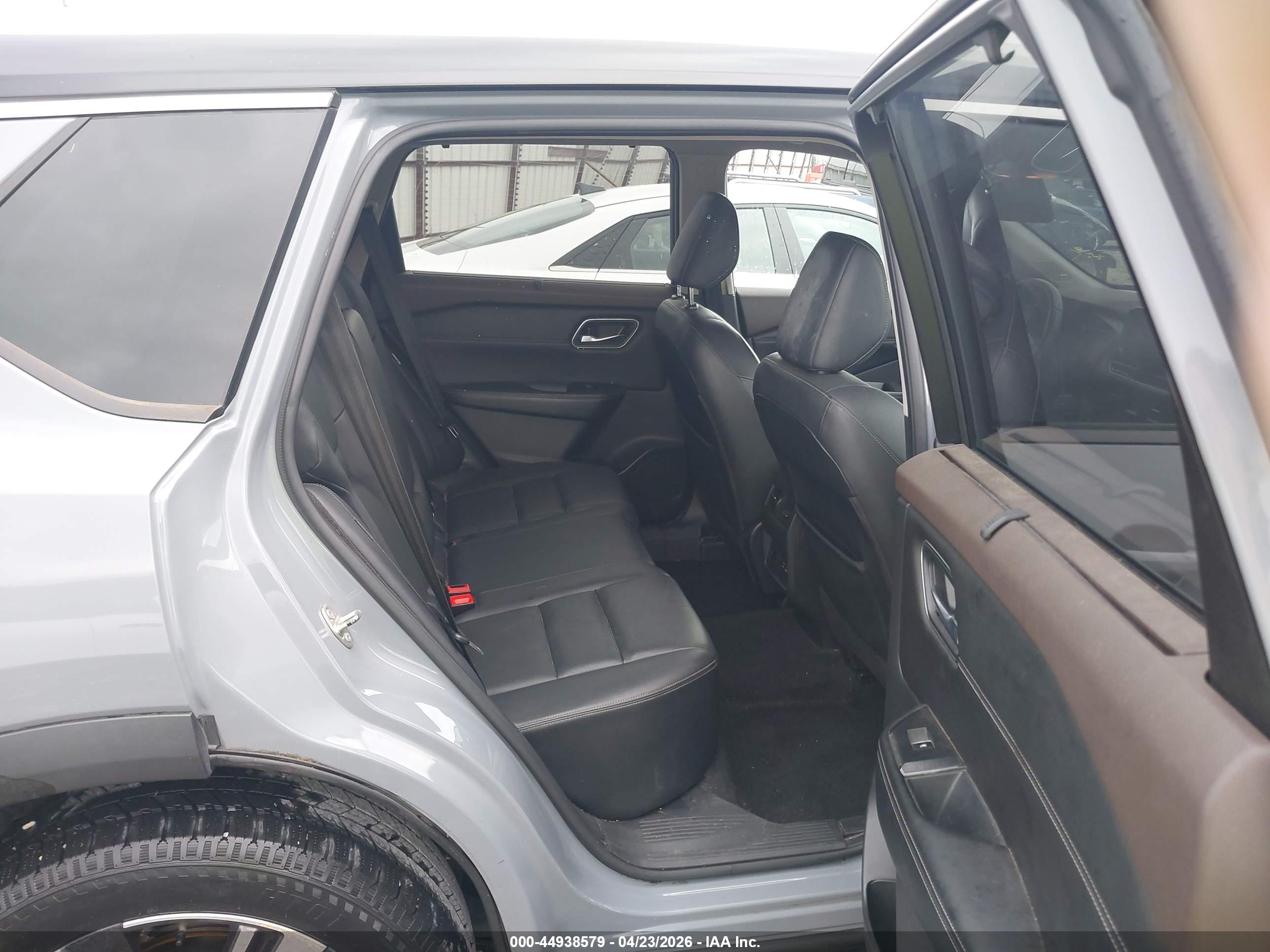 NISSAN ROGUE image 8
