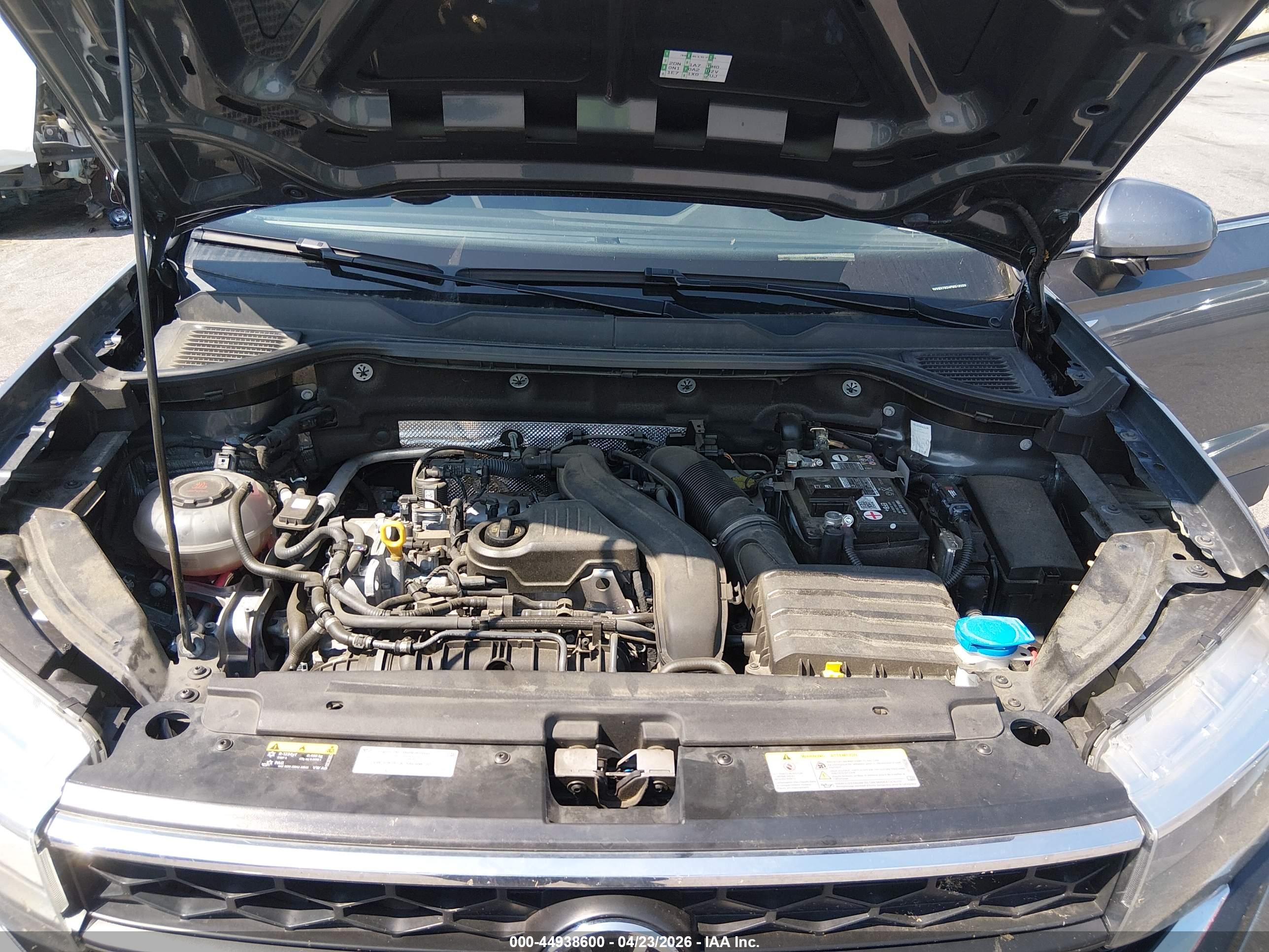 VOLKSWAGEN TAOS image 10