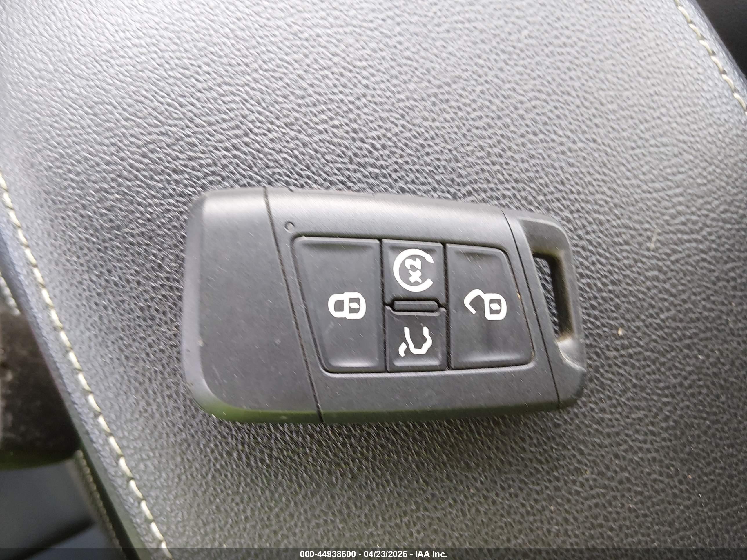 VOLKSWAGEN TAOS image 11
