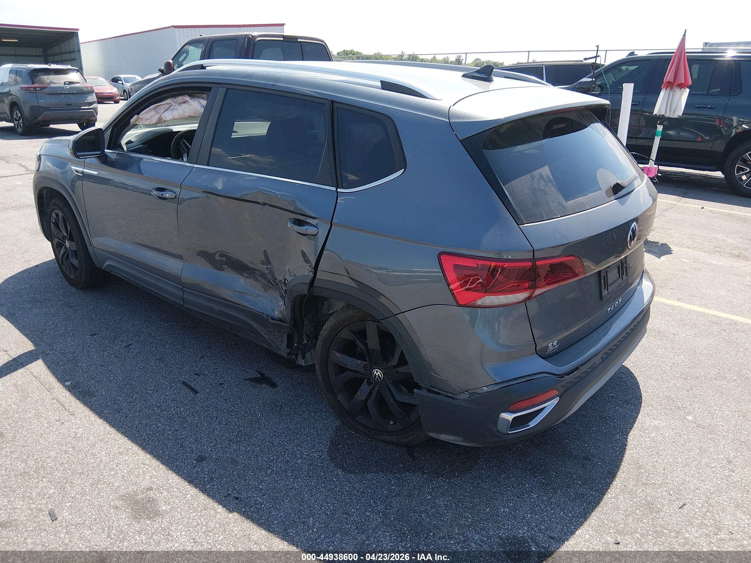 VOLKSWAGEN TAOS image 3