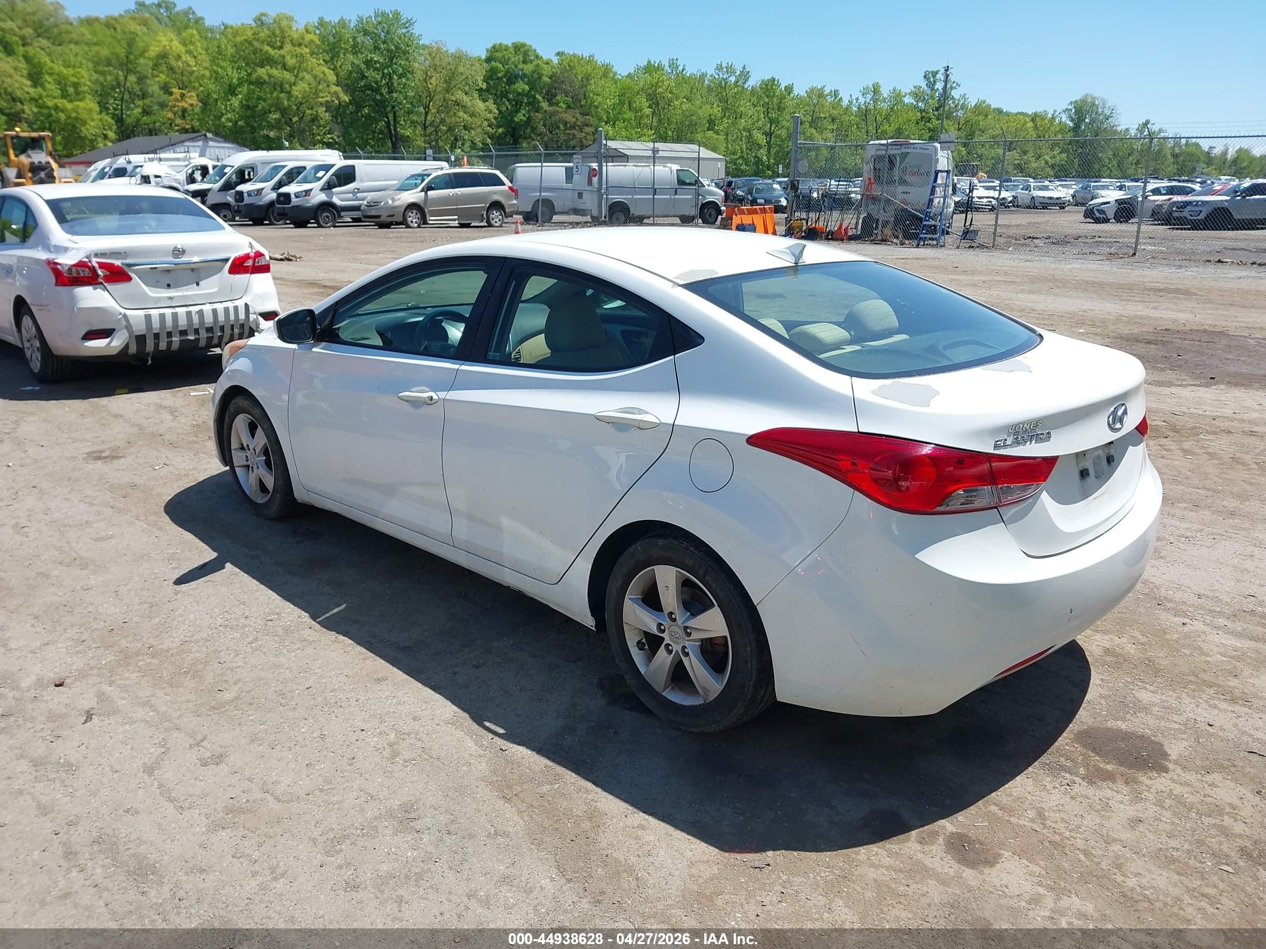 HYUNDAI ELANTRA image 3