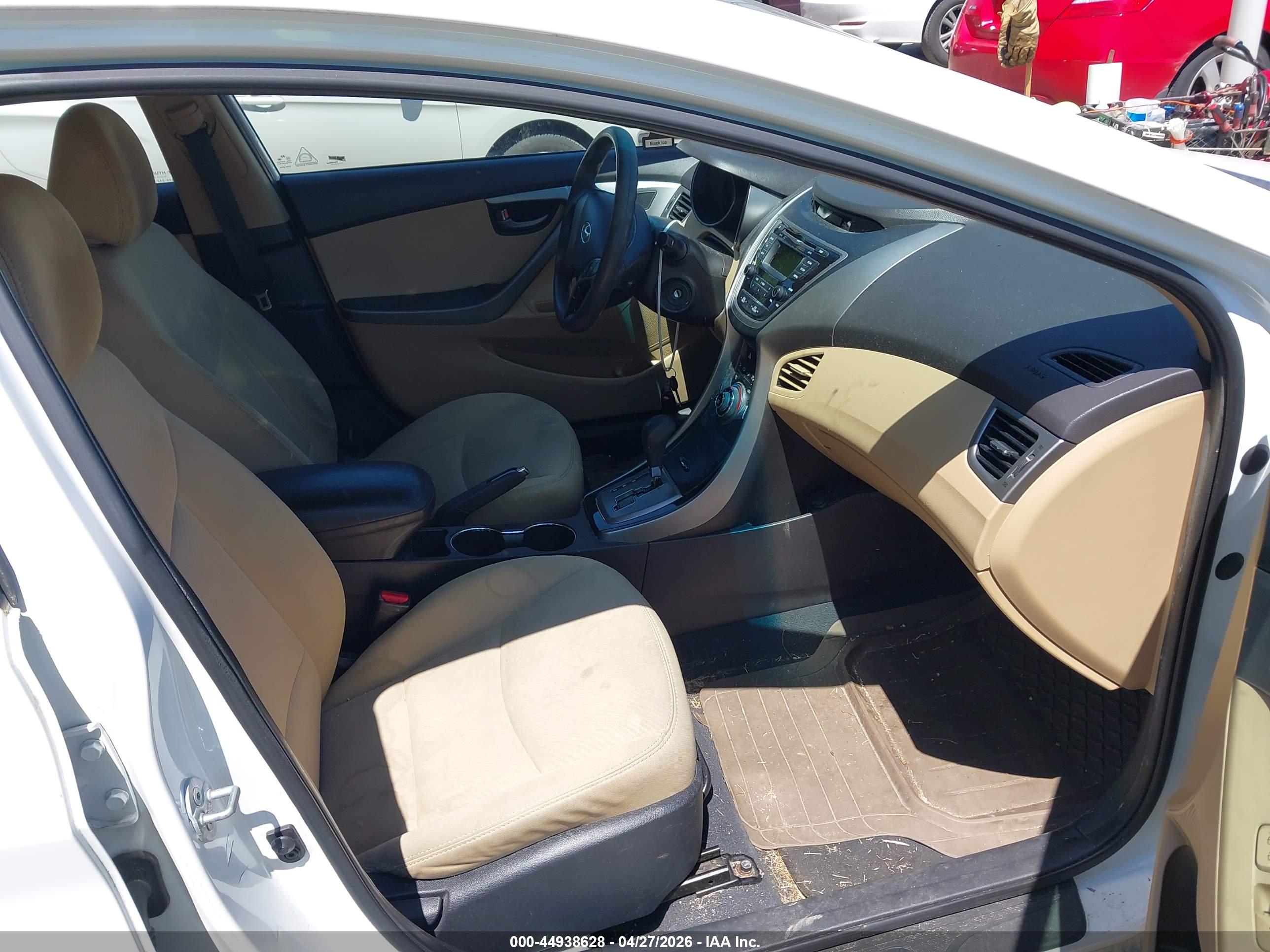 HYUNDAI ELANTRA image 5