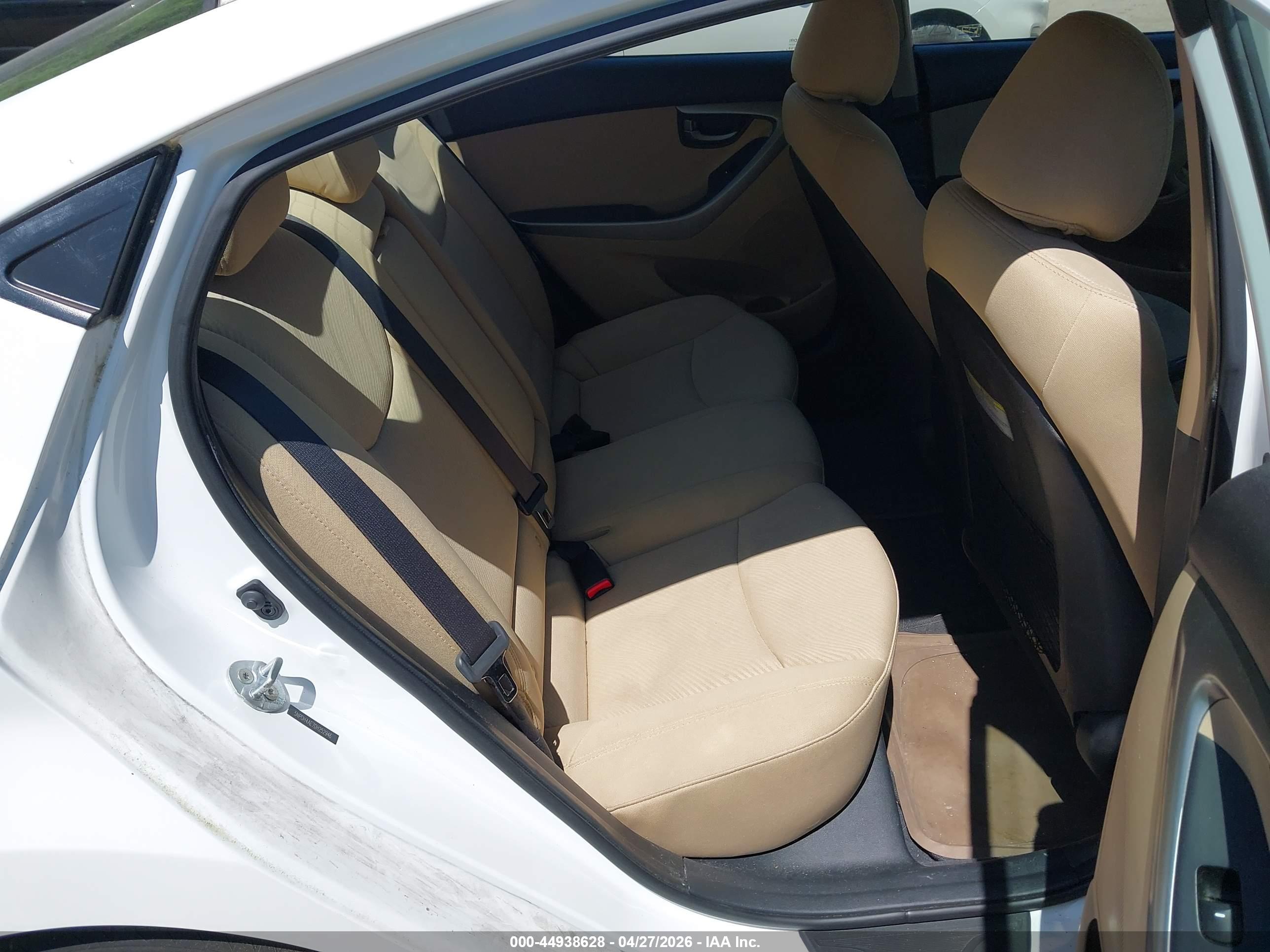 HYUNDAI ELANTRA image 8