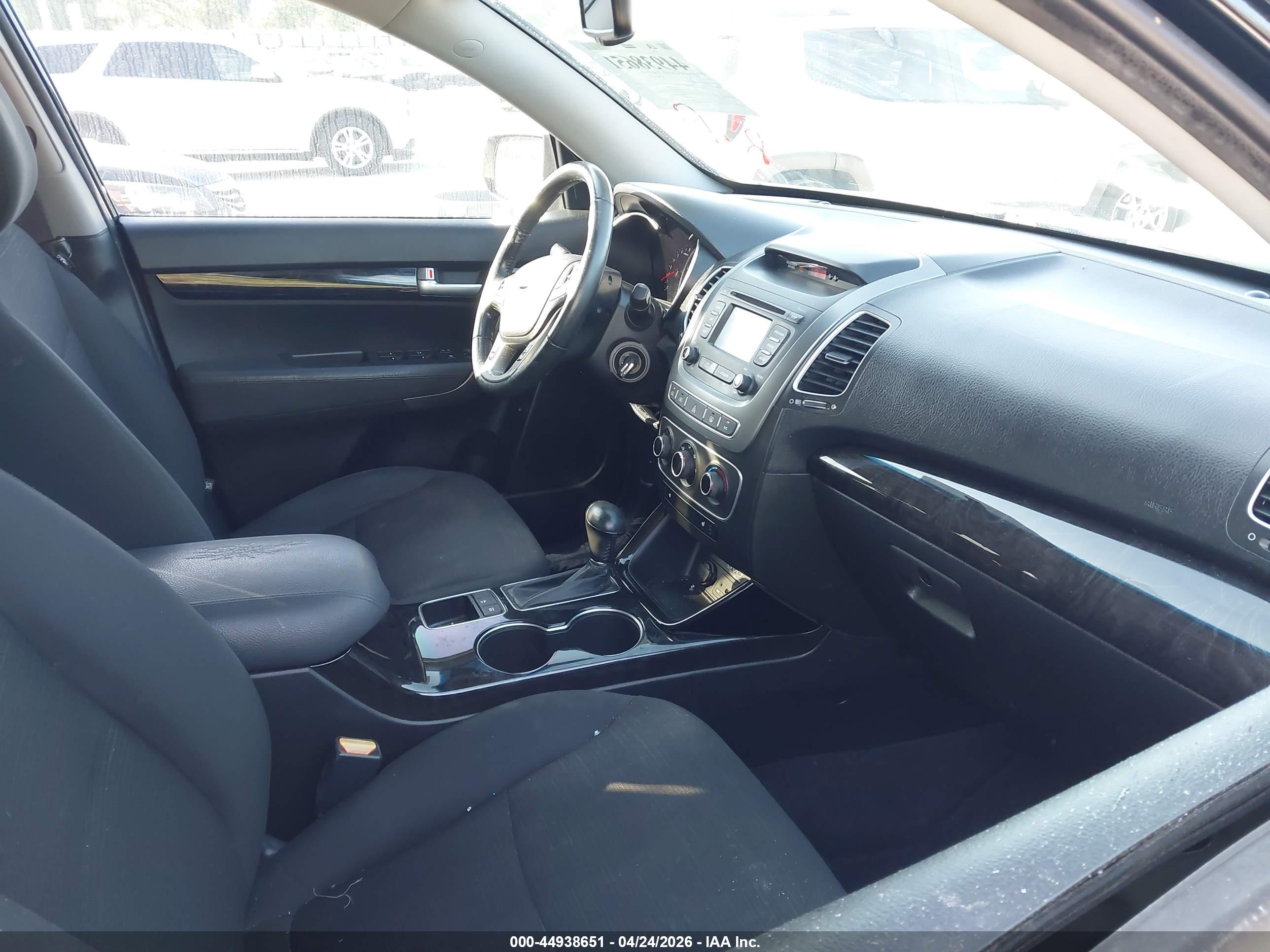 KIA SORENTO image 5