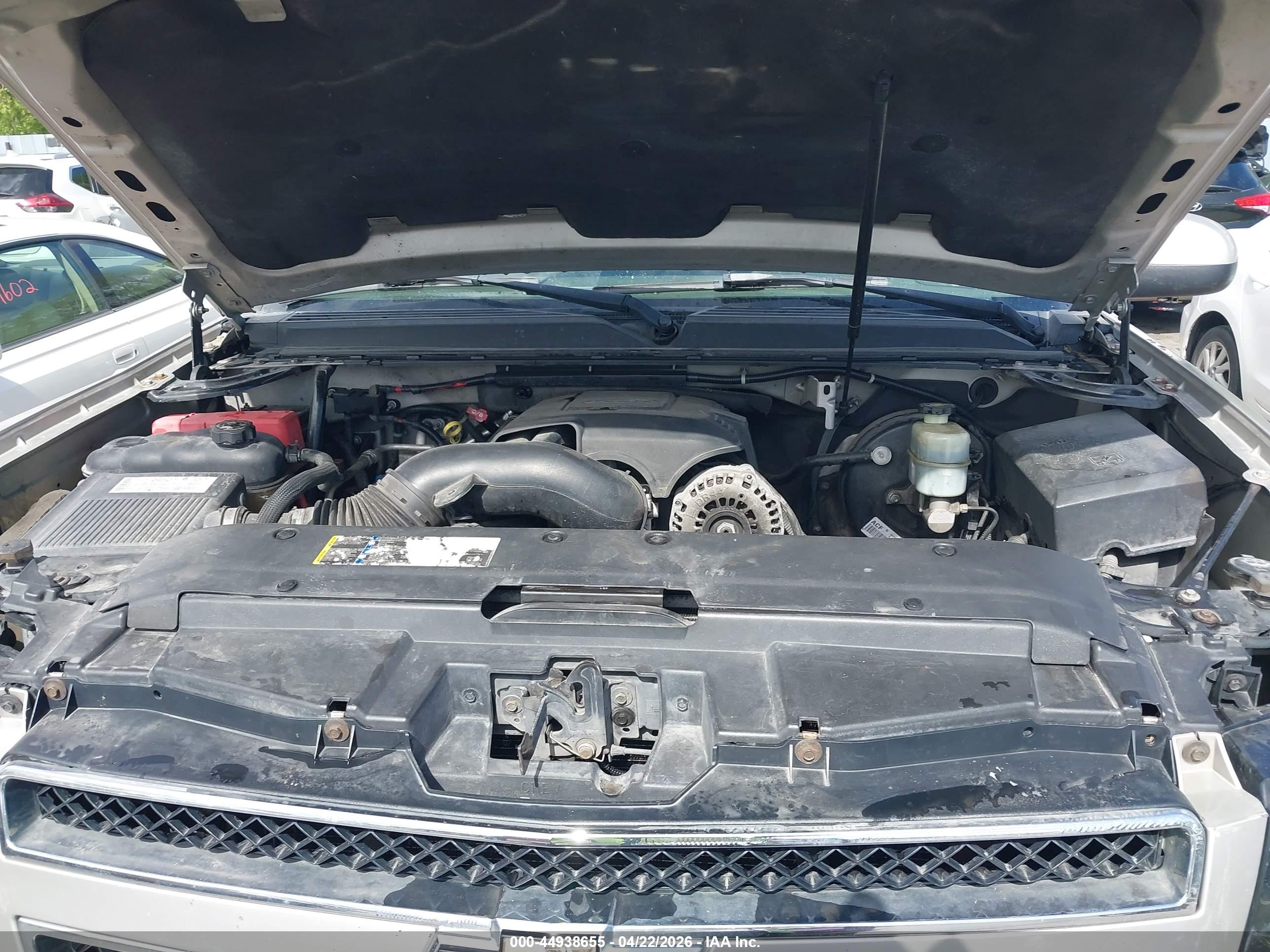 CHEVROLET SUBURBAN image 10