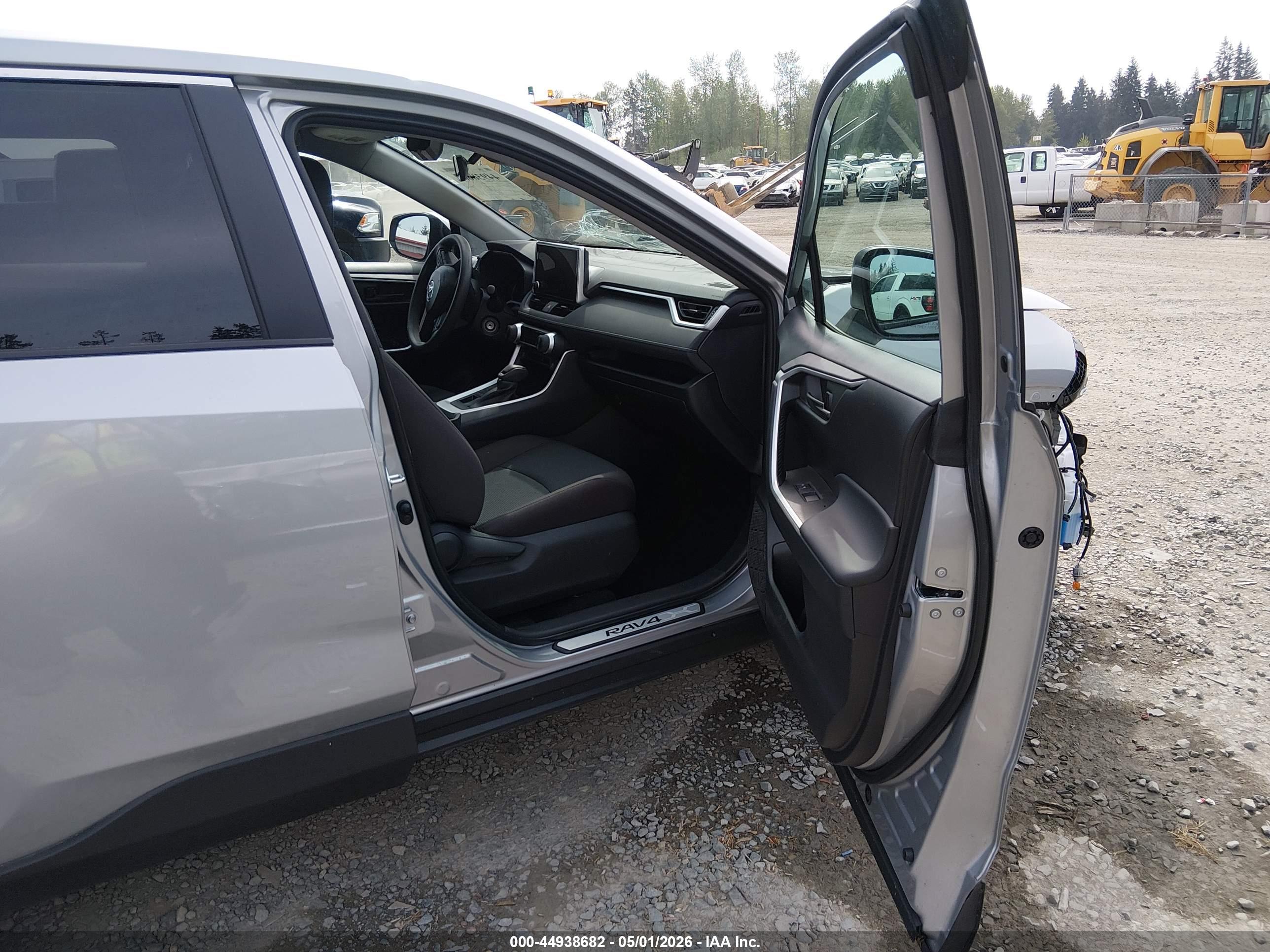 TOYOTA RAV4 image 5