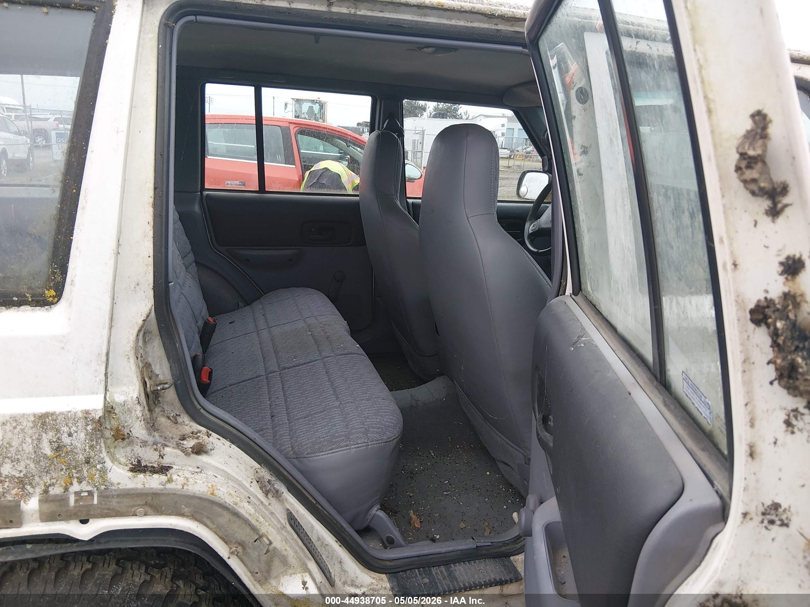 JEEP CHEROKEE image 8