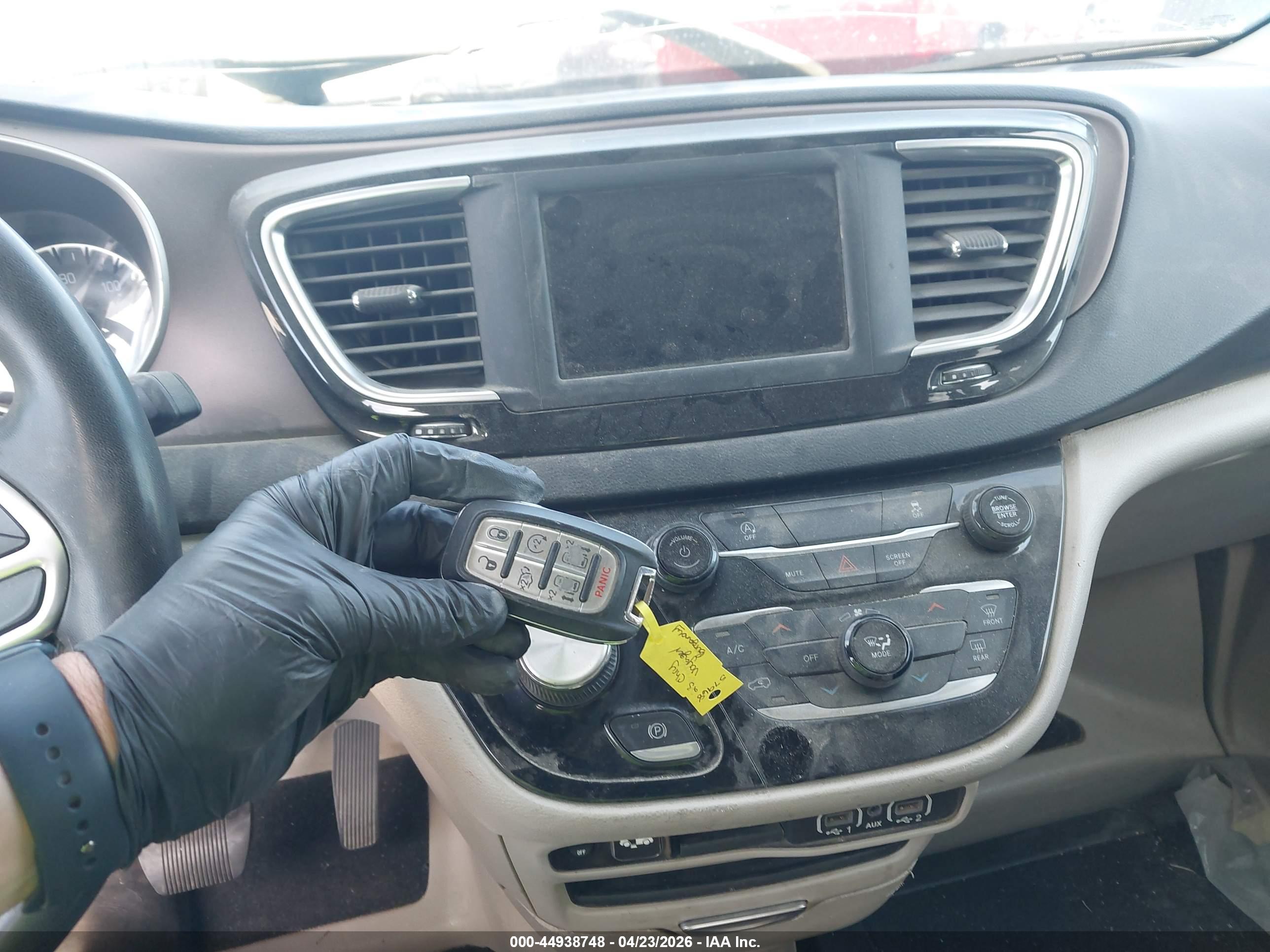 CHRYSLER VOYAGER image 11