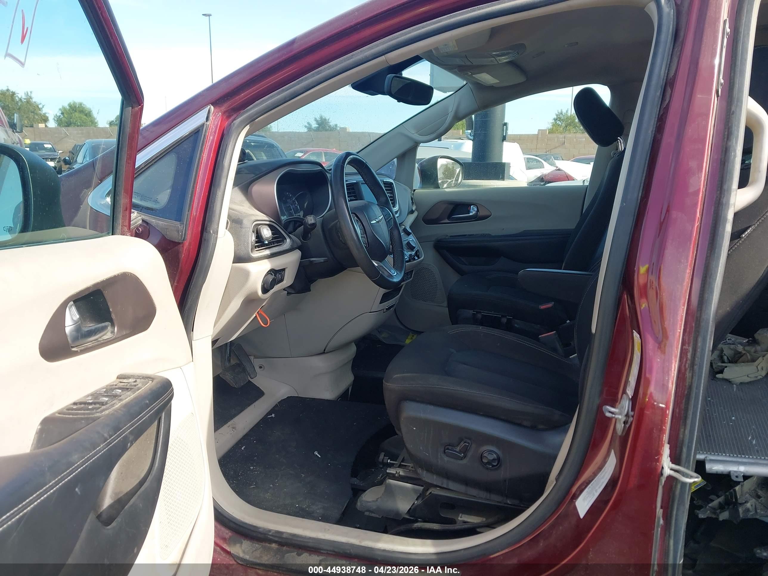 CHRYSLER VOYAGER image 5