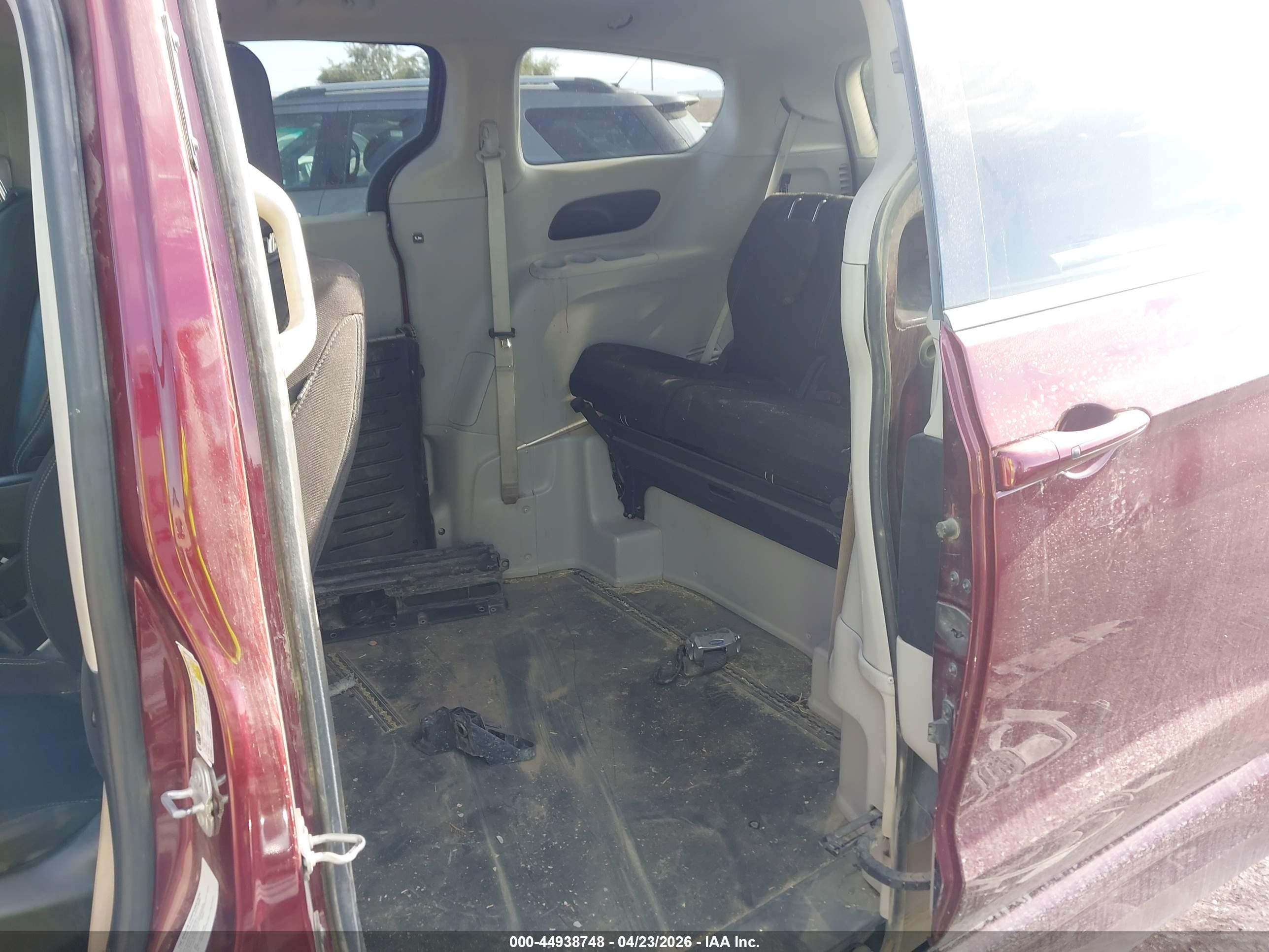 CHRYSLER VOYAGER image 8