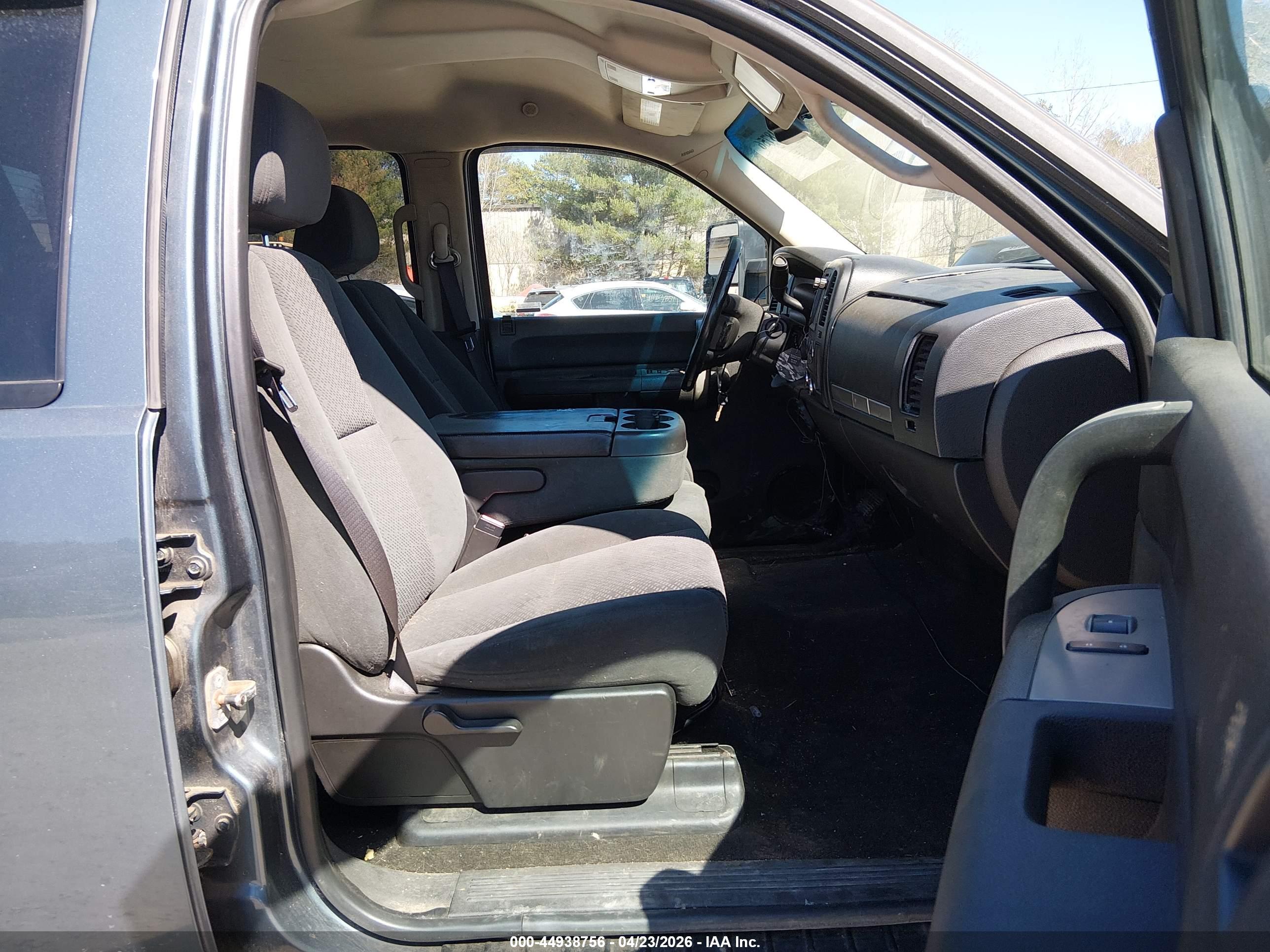 CHEVROLET SILVERADO image 5