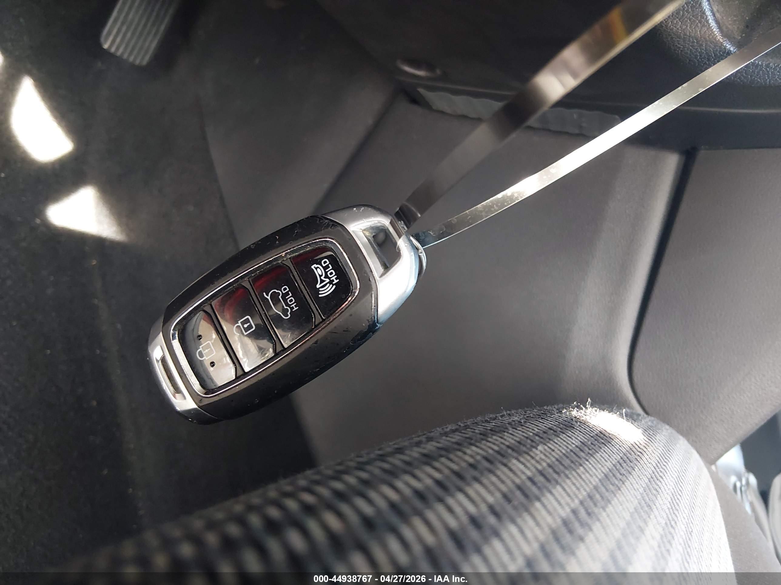 HYUNDAI KONA image 11