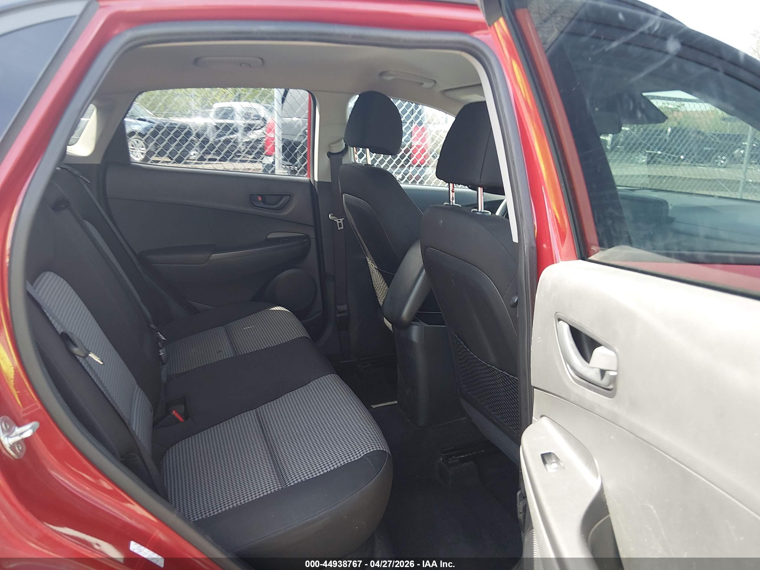 HYUNDAI KONA image 8