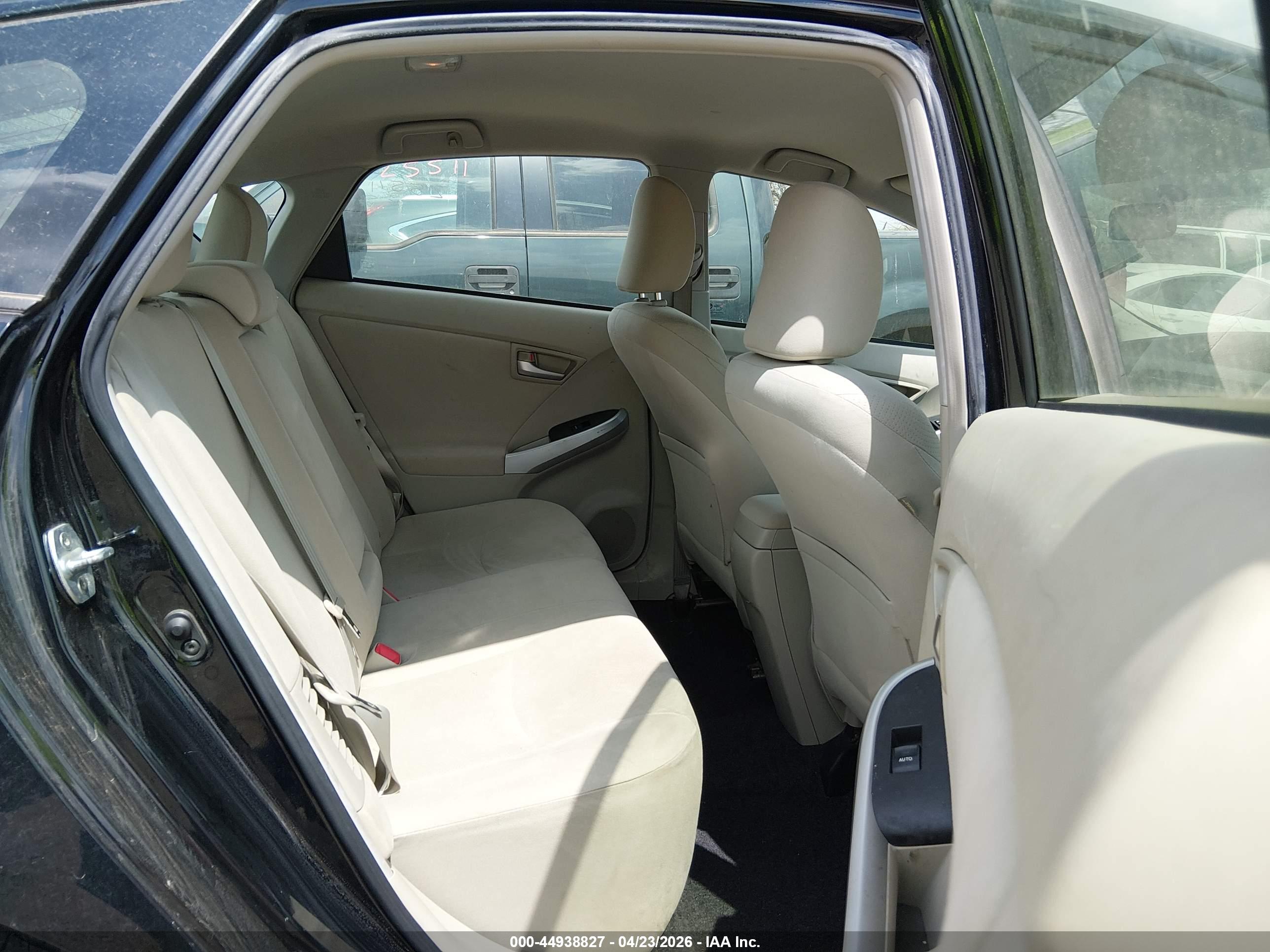 TOYOTA PRIUS image 8