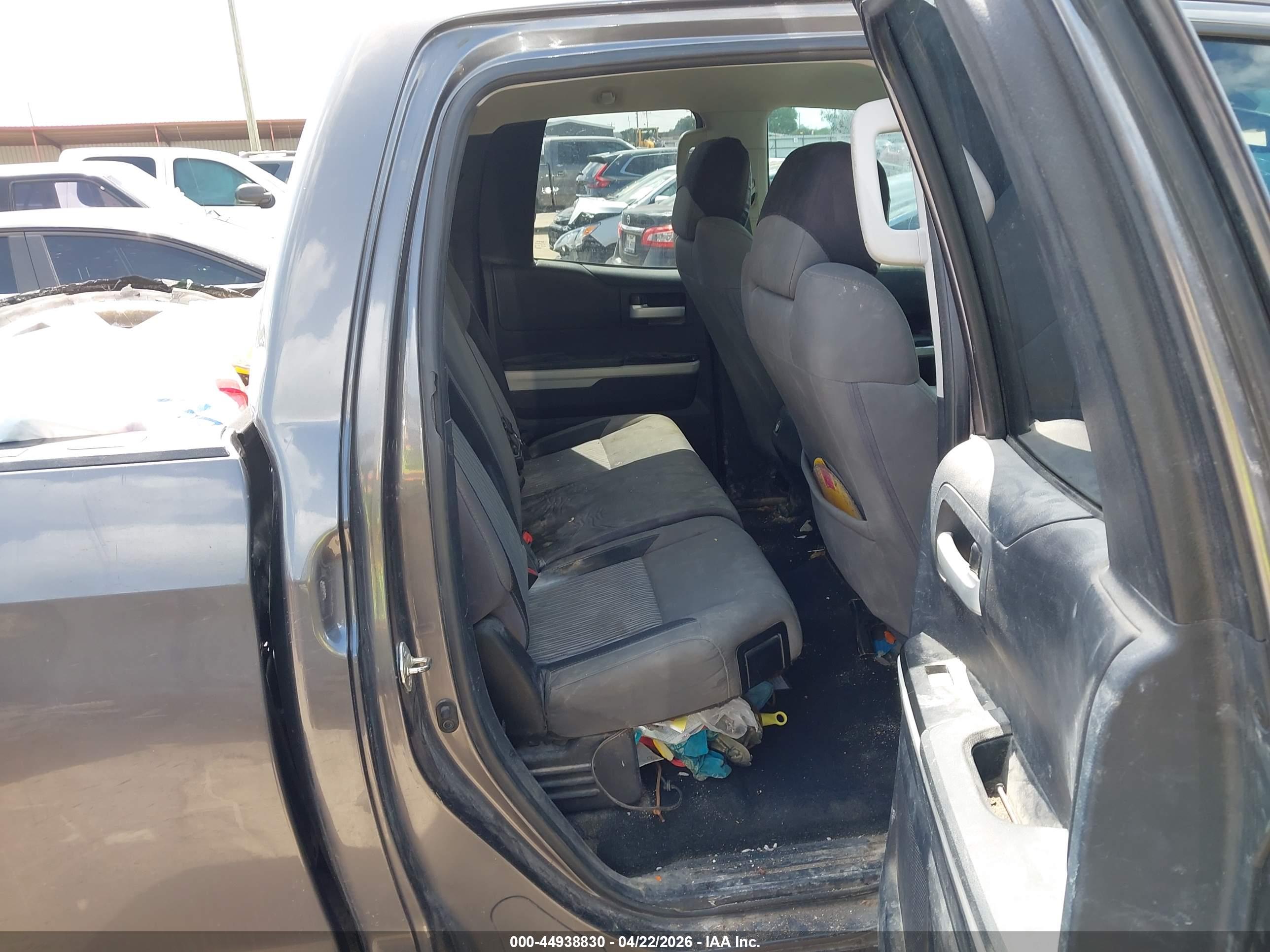 TOYOTA TUNDRA image 8