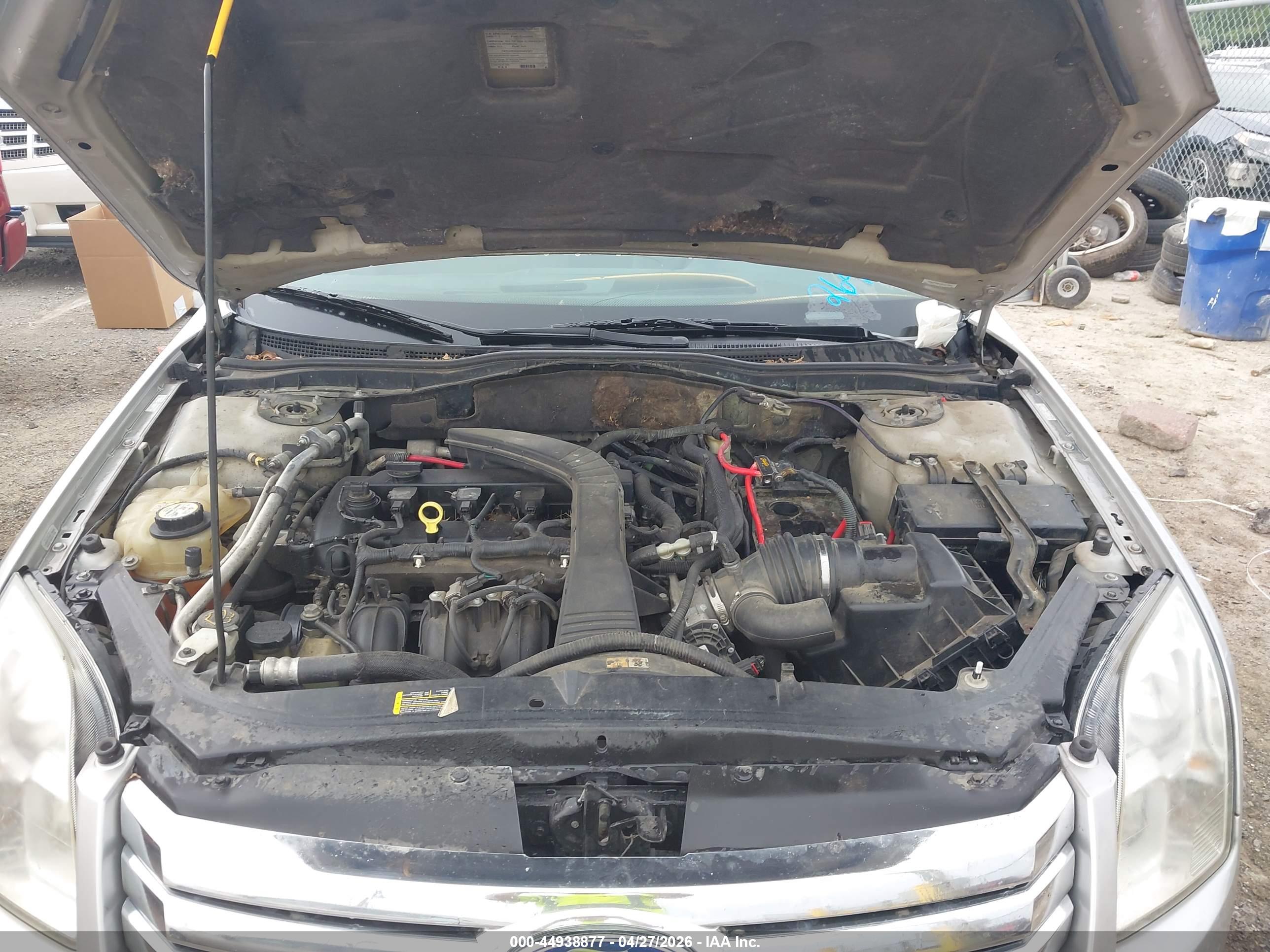 FORD FUSION image 10