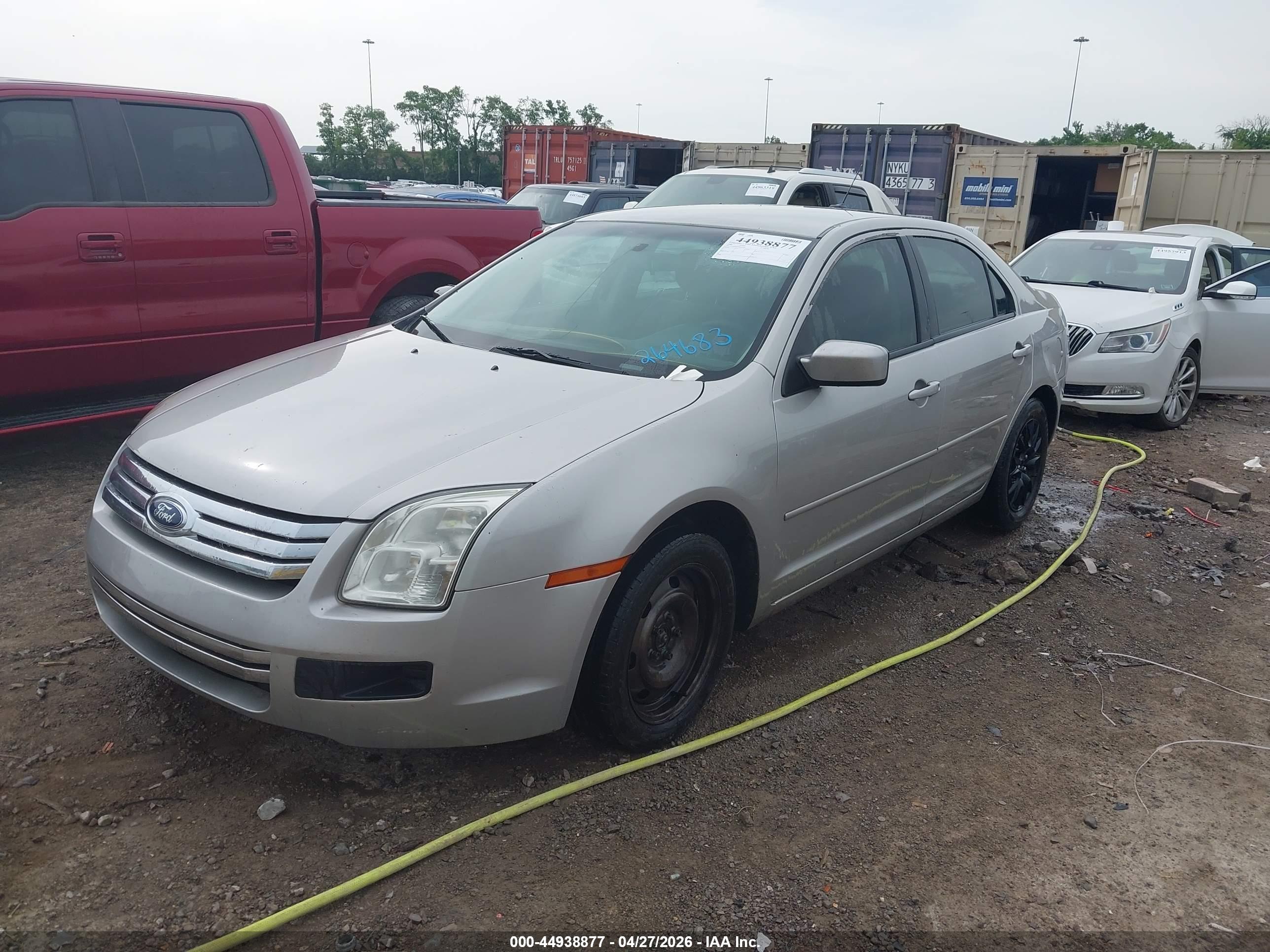 FORD FUSION image 2