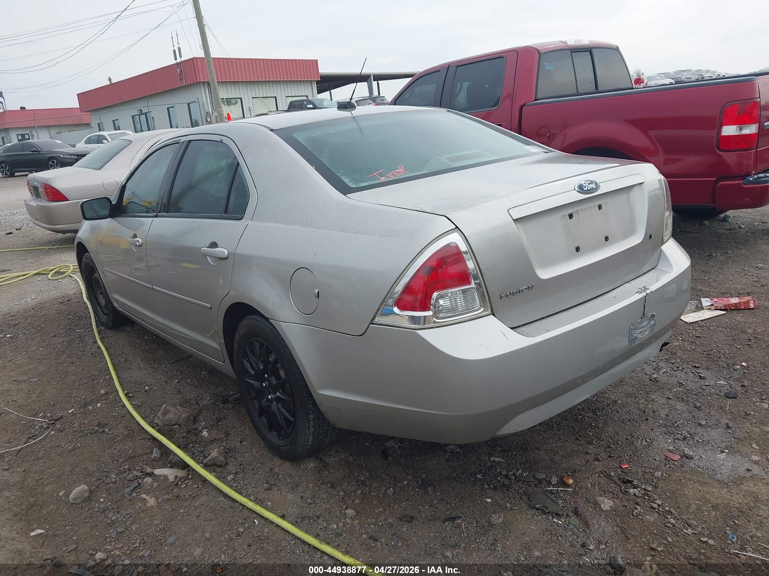 FORD FUSION image 3