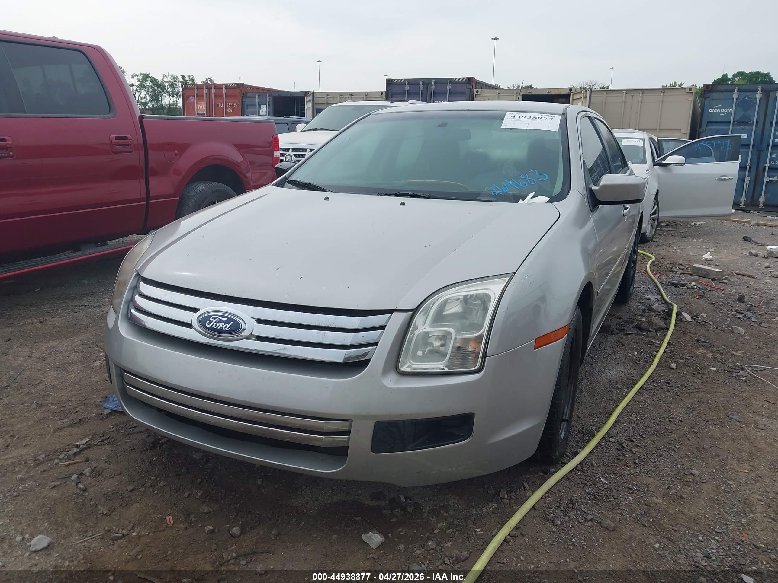 FORD FUSION image 6
