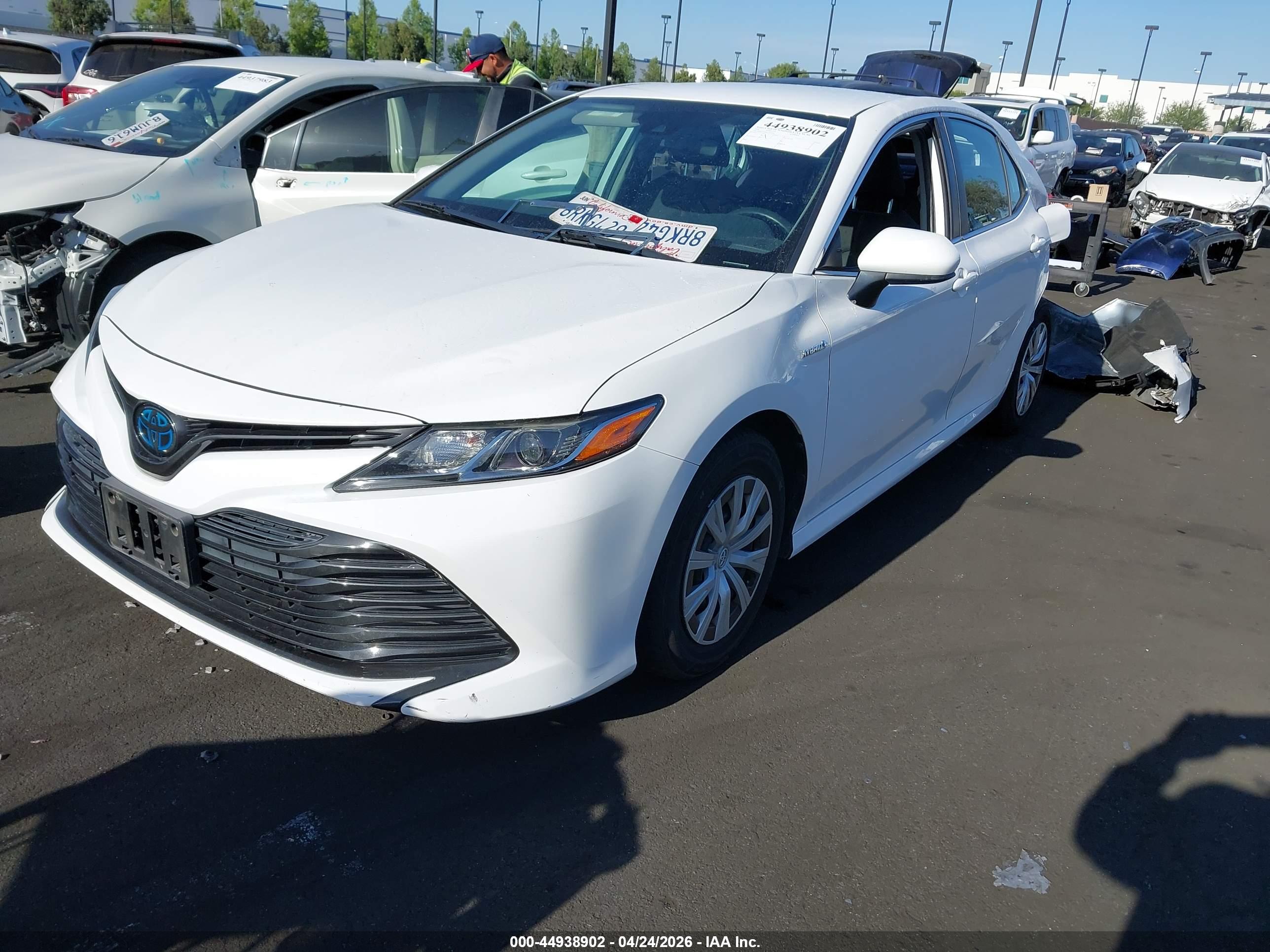 TOYOTA CAMRY image 2