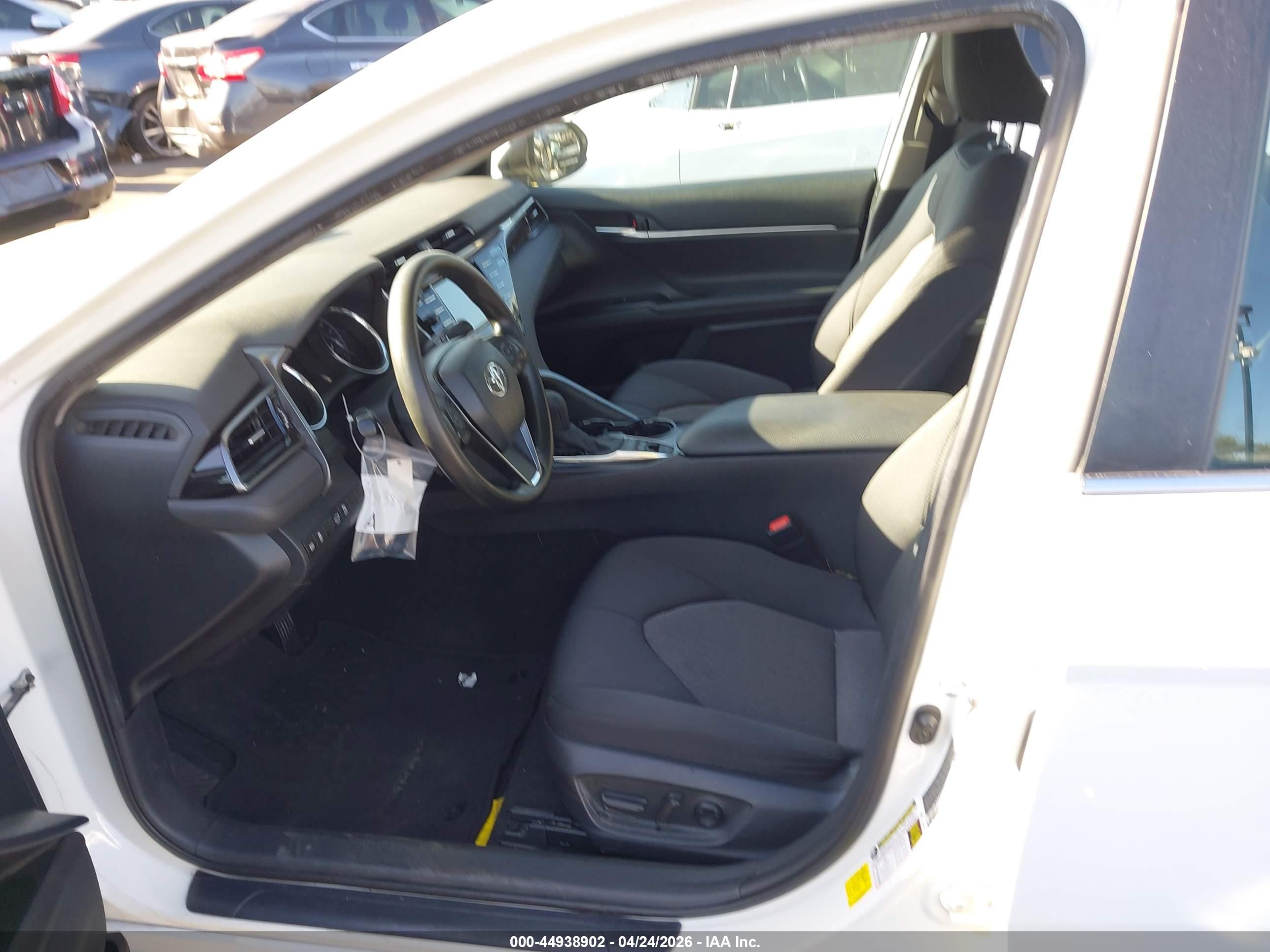 TOYOTA CAMRY image 5